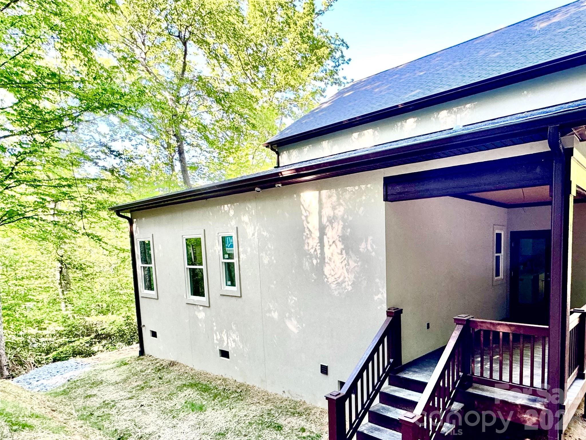 366 Mistletoe Trail — Hendersonville