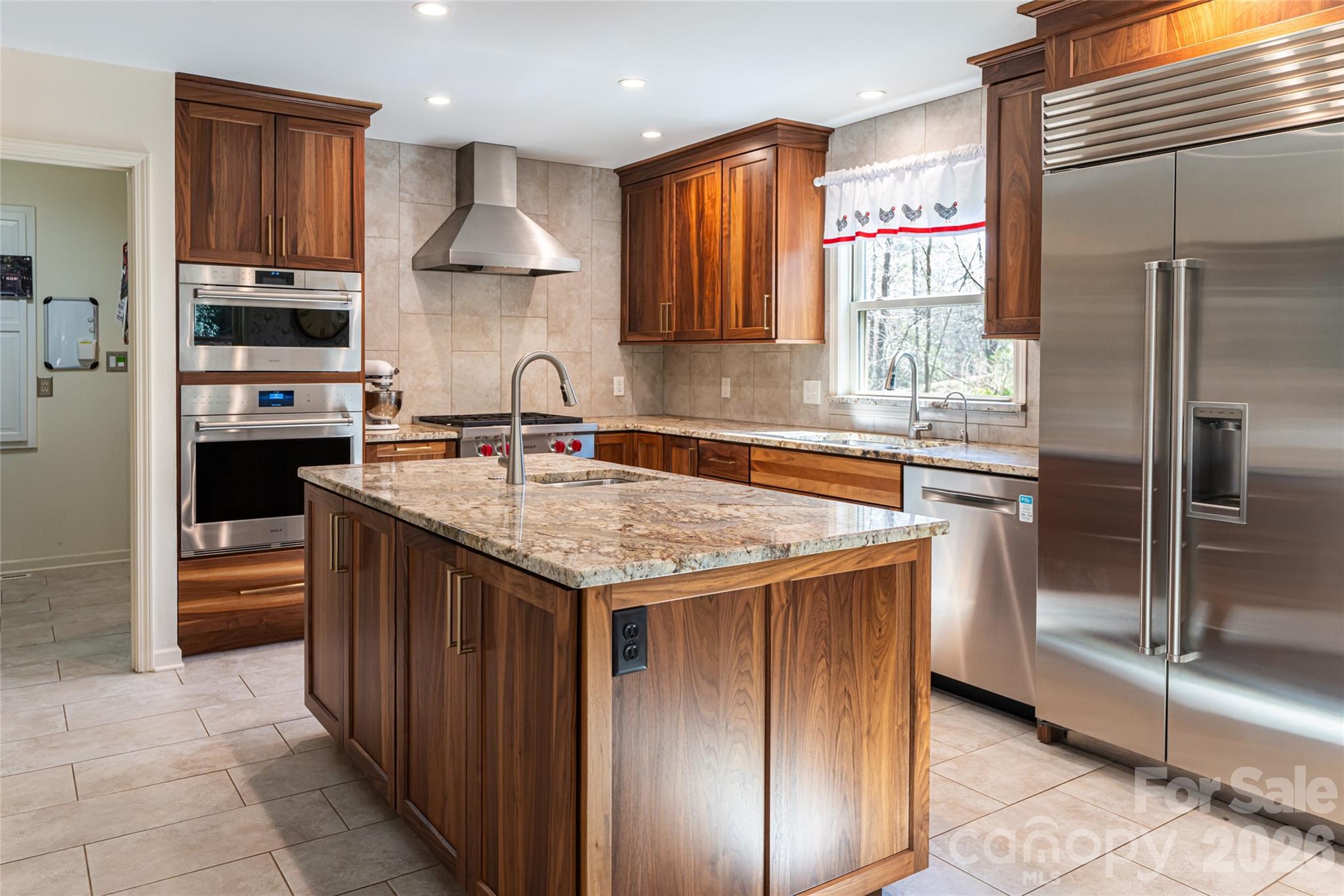 106 Oak Hollow Court — Asheville