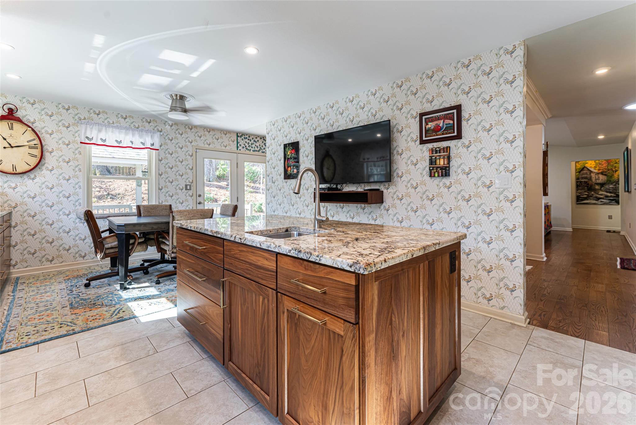 106 Oak Hollow Court — Asheville