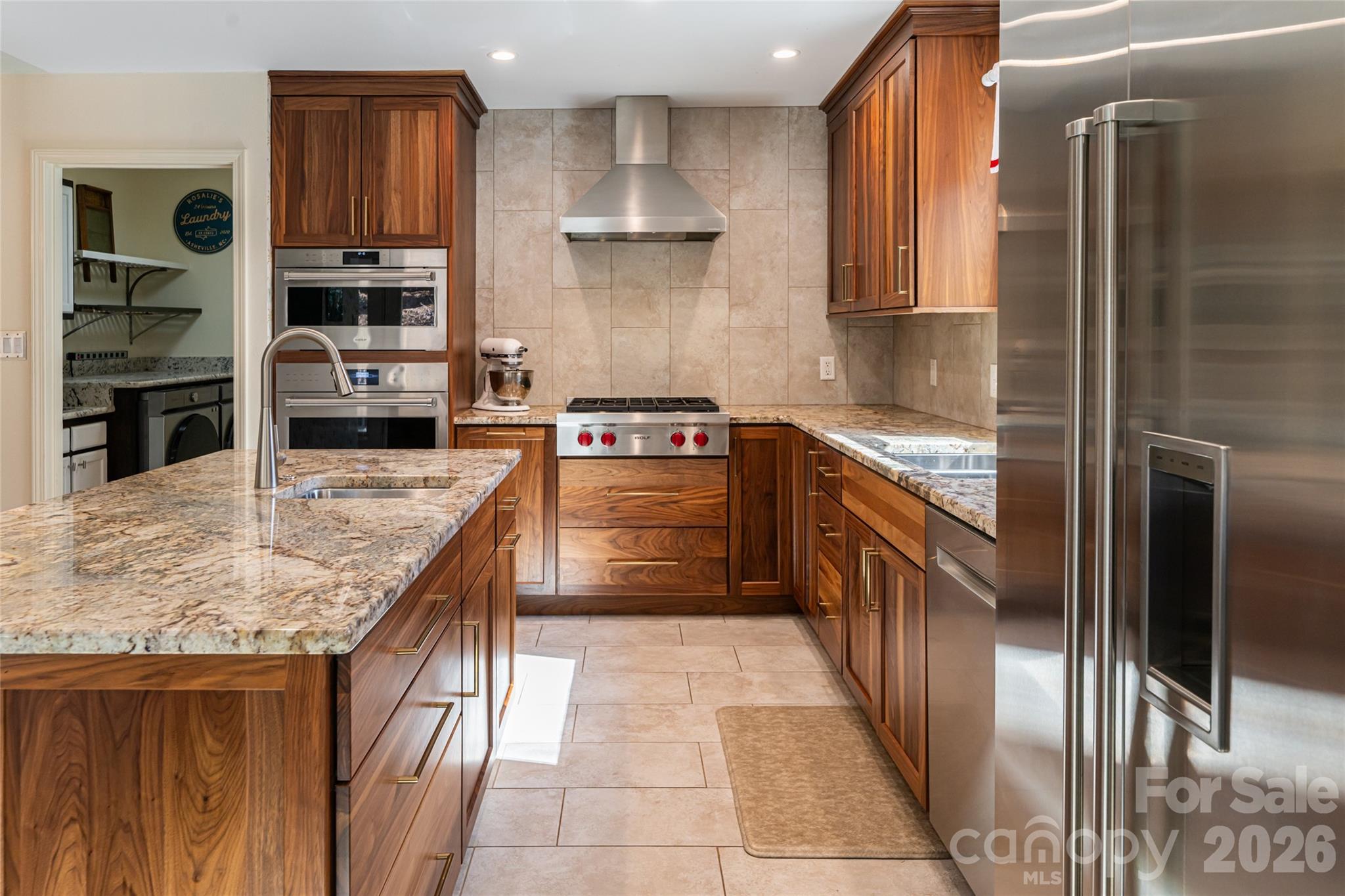 106 Oak Hollow Court — Asheville