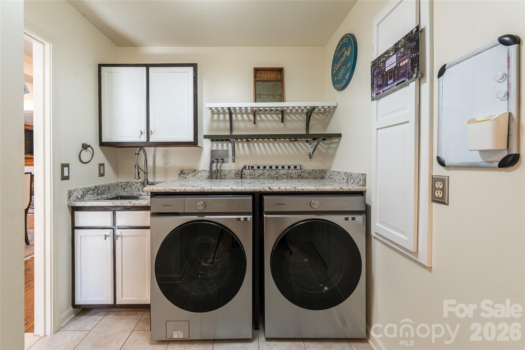106 Oak Hollow Court — Asheville