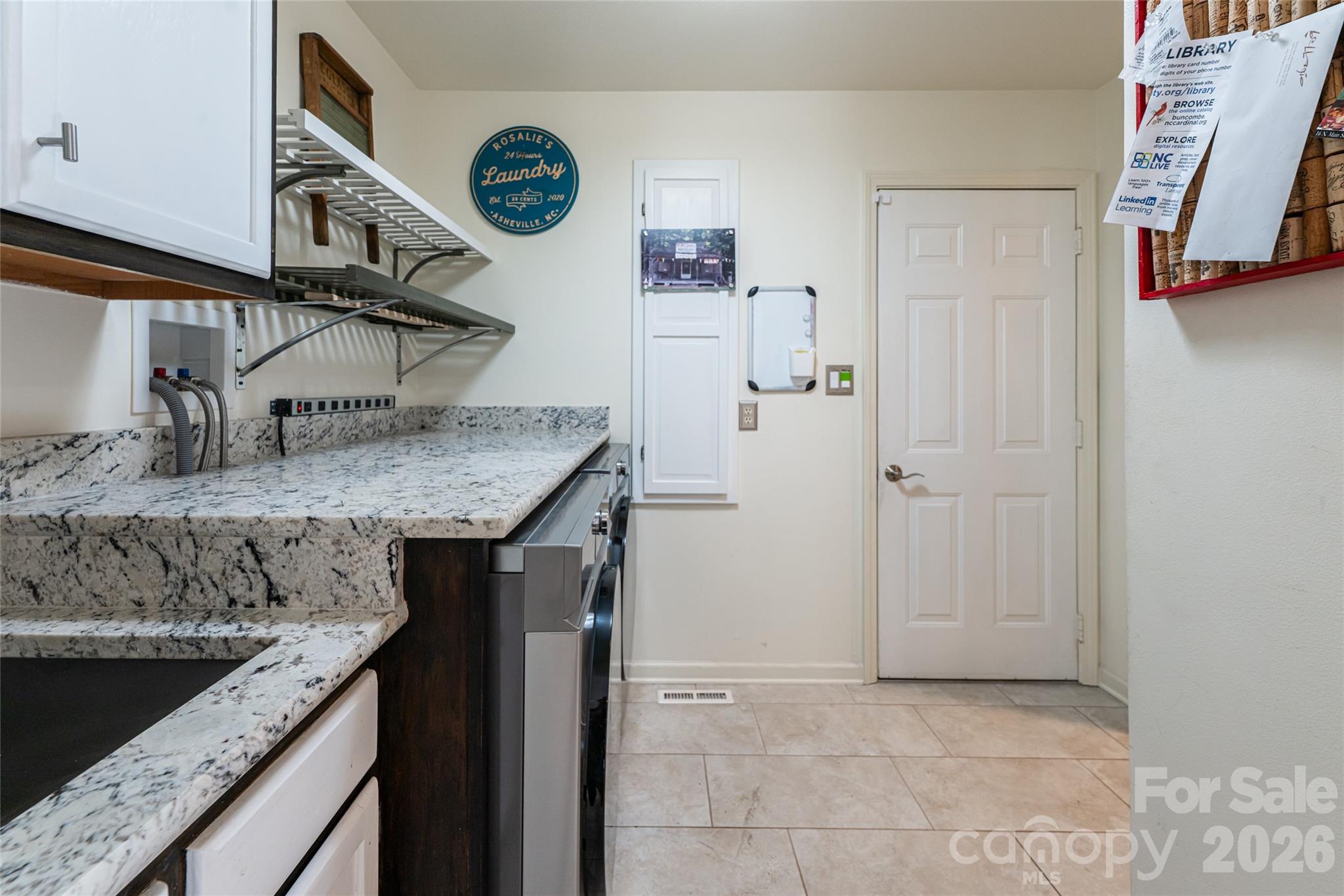 106 Oak Hollow Court — Asheville