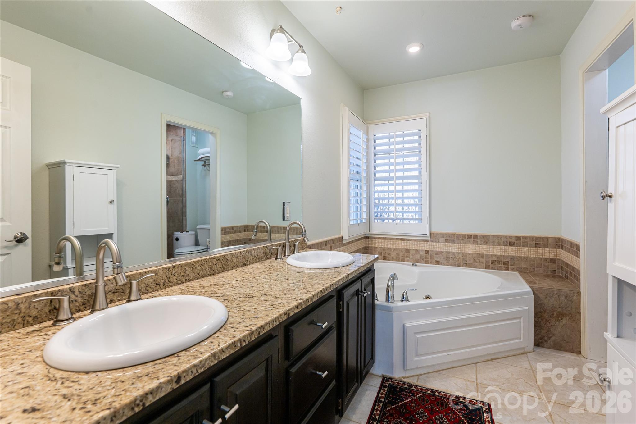 106 Oak Hollow Court — Asheville