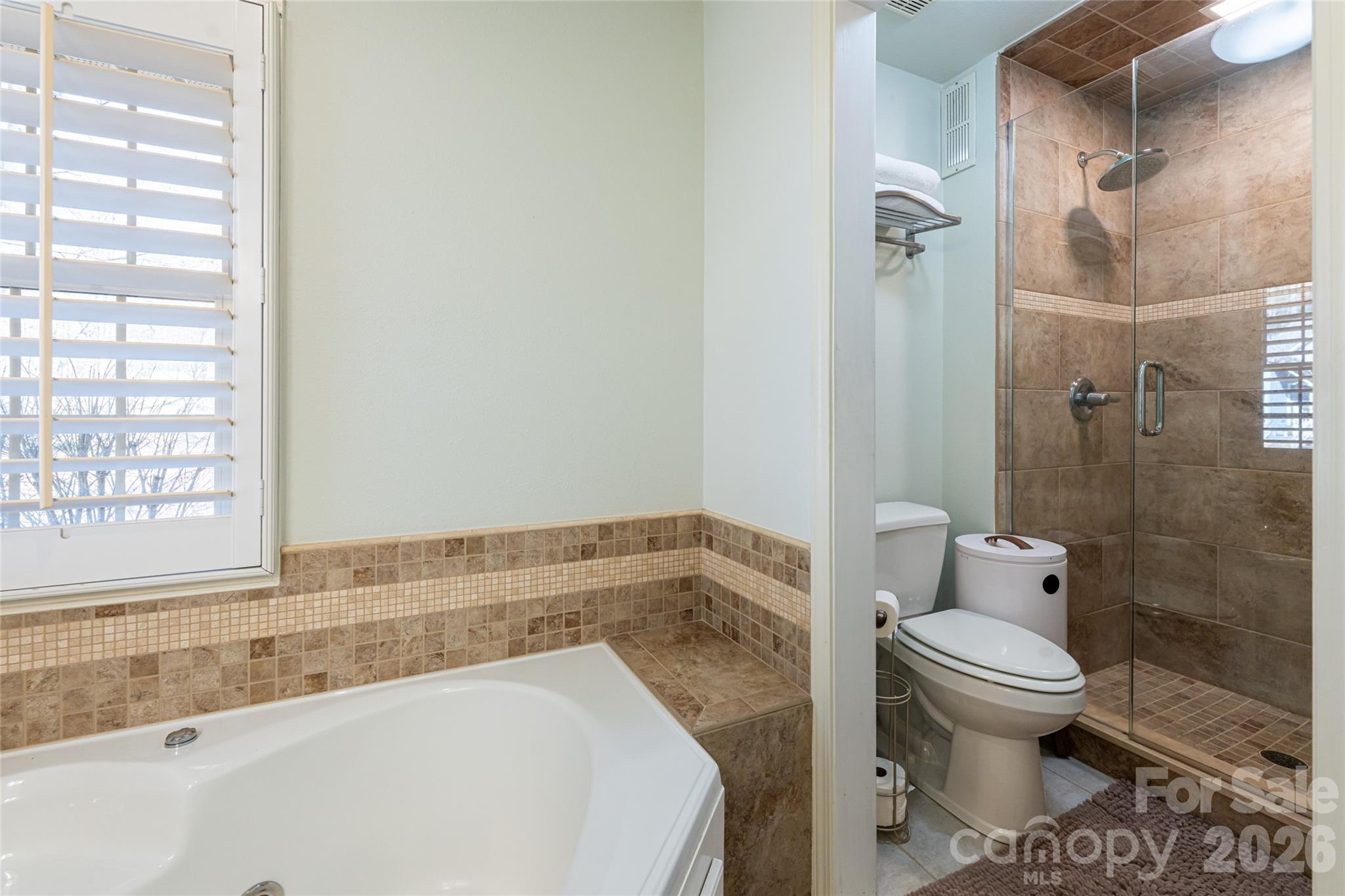 106 Oak Hollow Court — Asheville