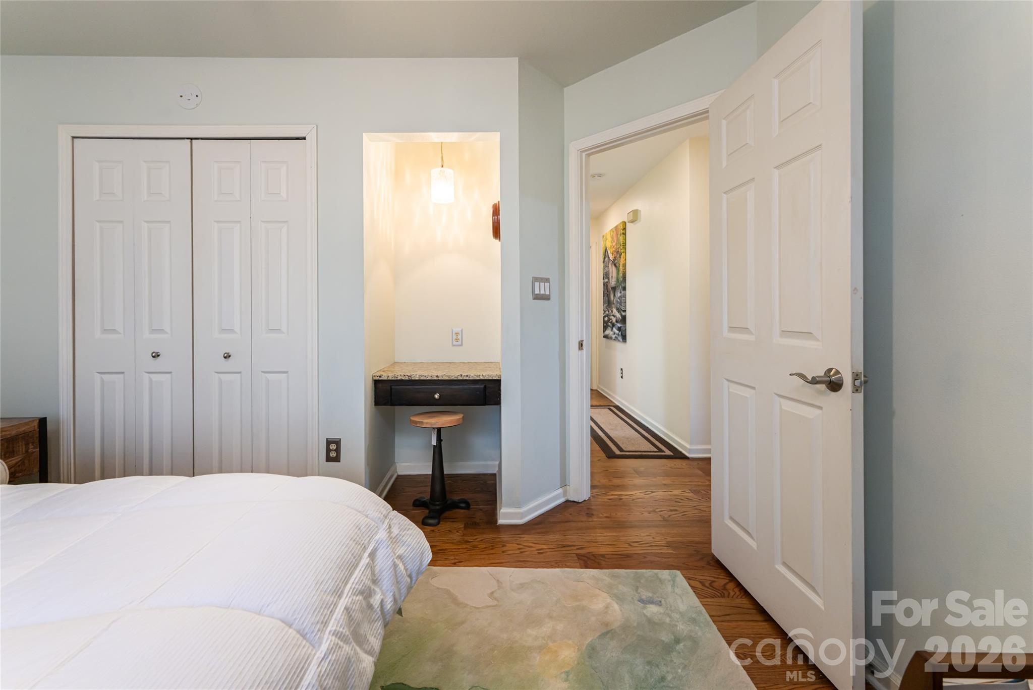 106 Oak Hollow Court — Asheville