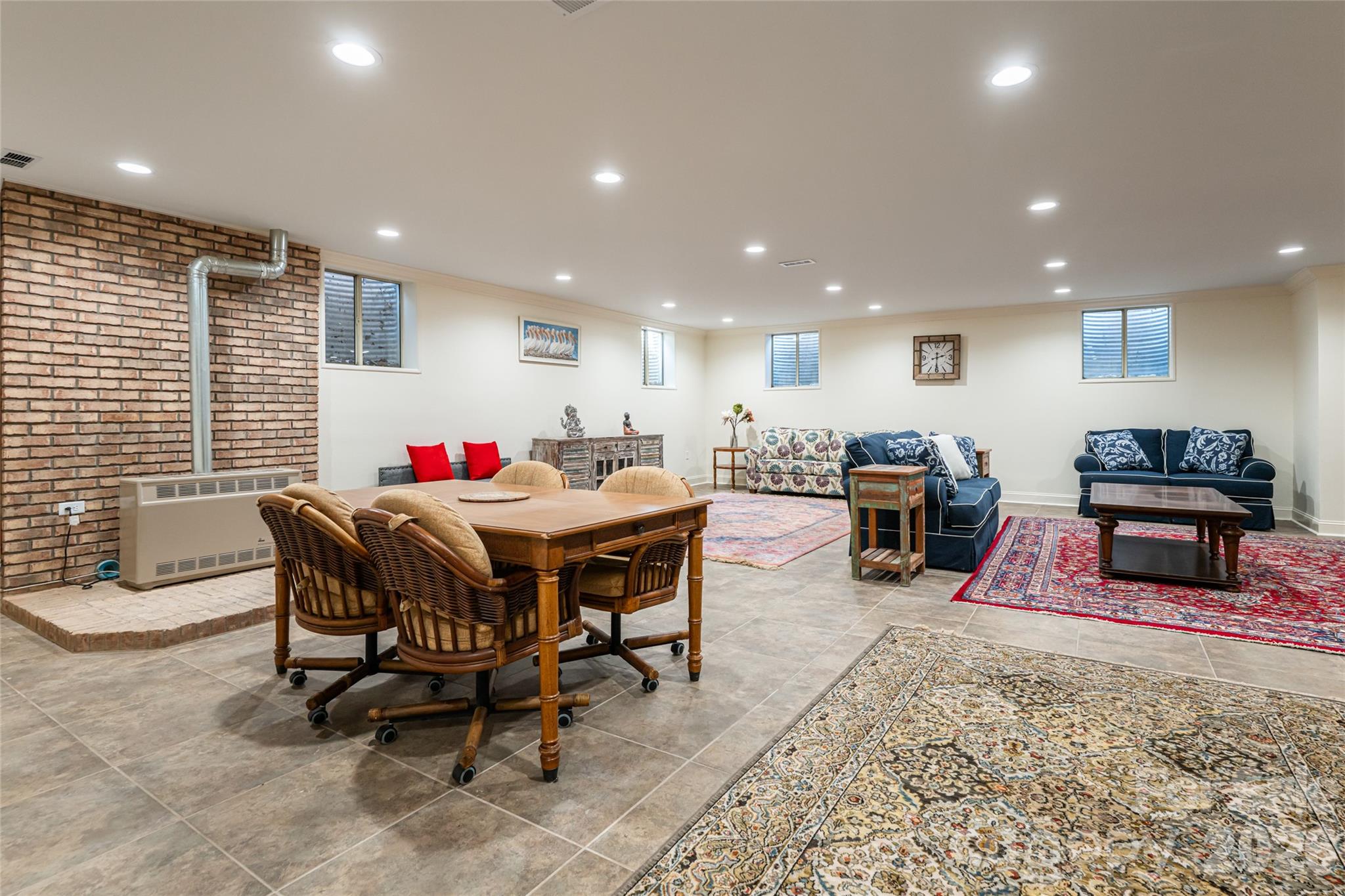106 Oak Hollow Court — Asheville