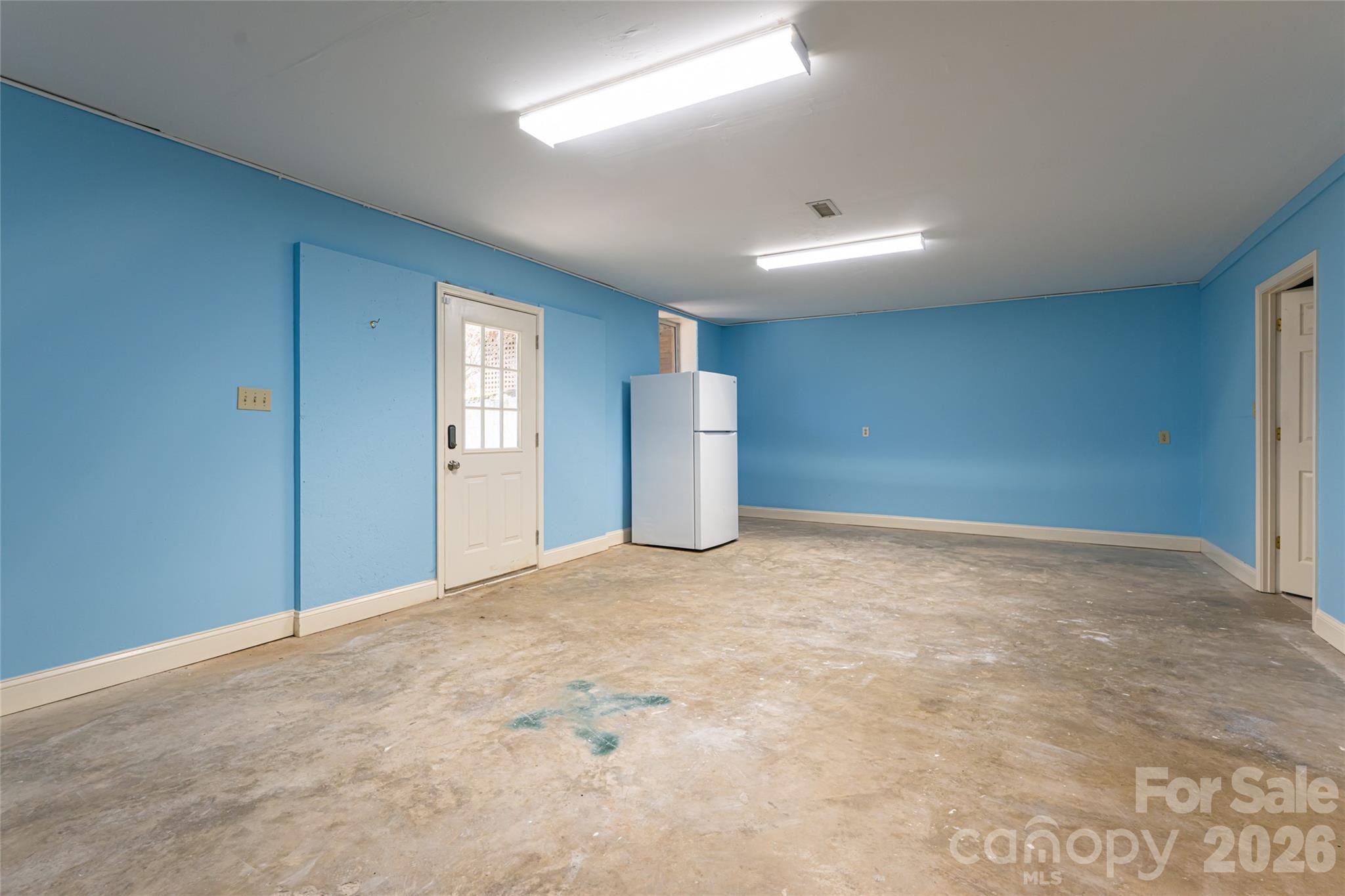 106 Oak Hollow Court — Asheville