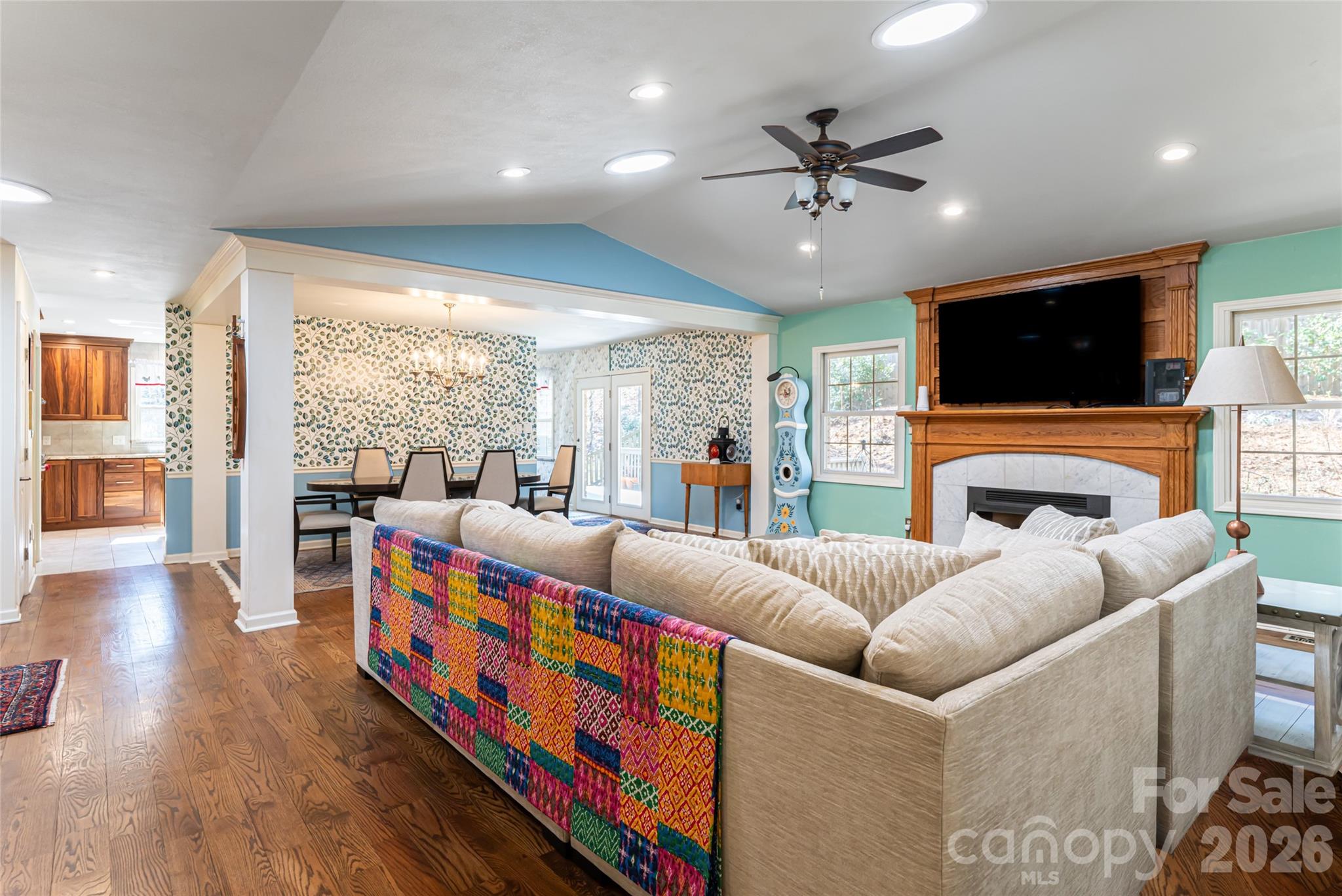106 Oak Hollow Court — Asheville