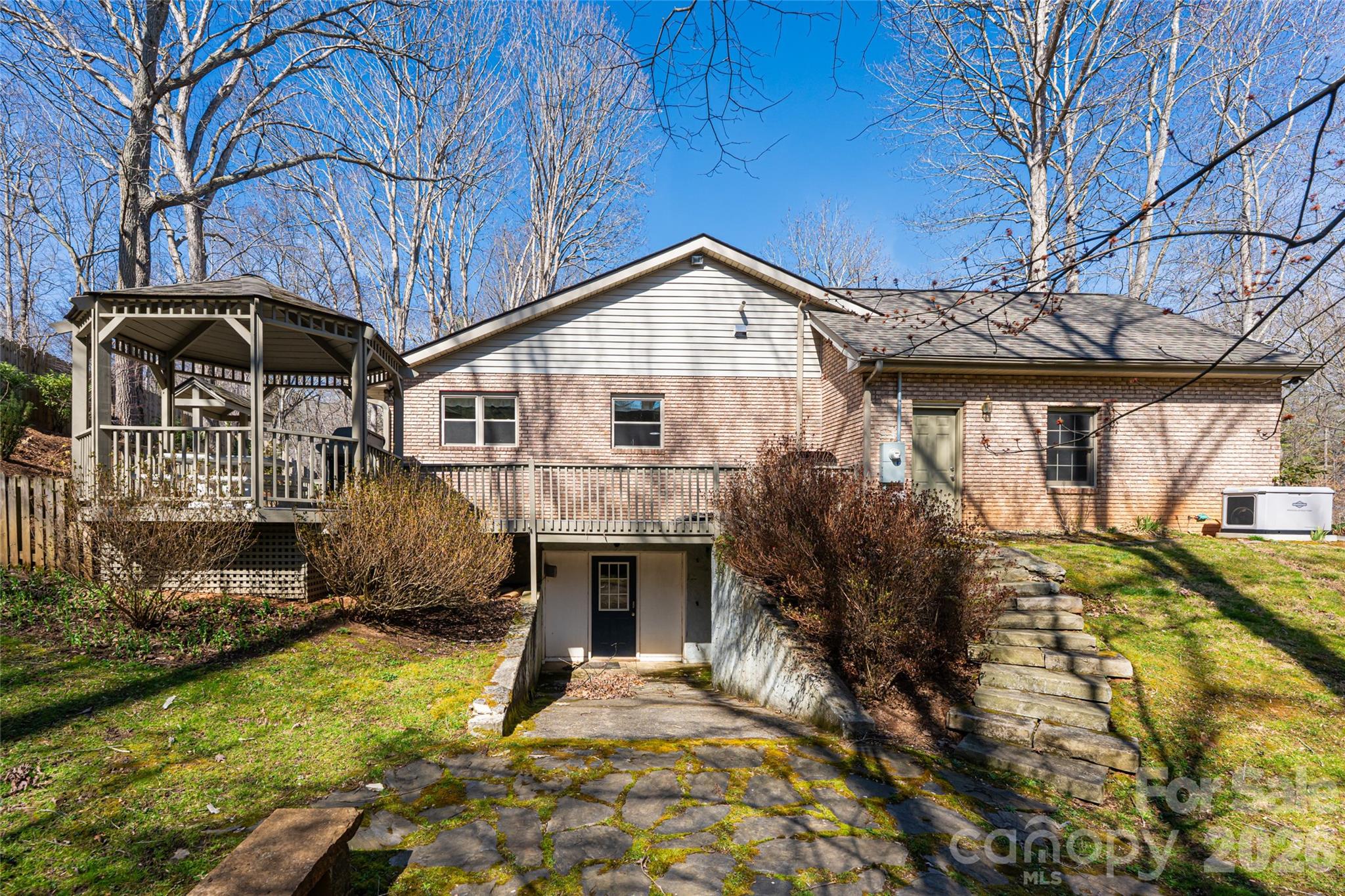 106 Oak Hollow Court — Asheville