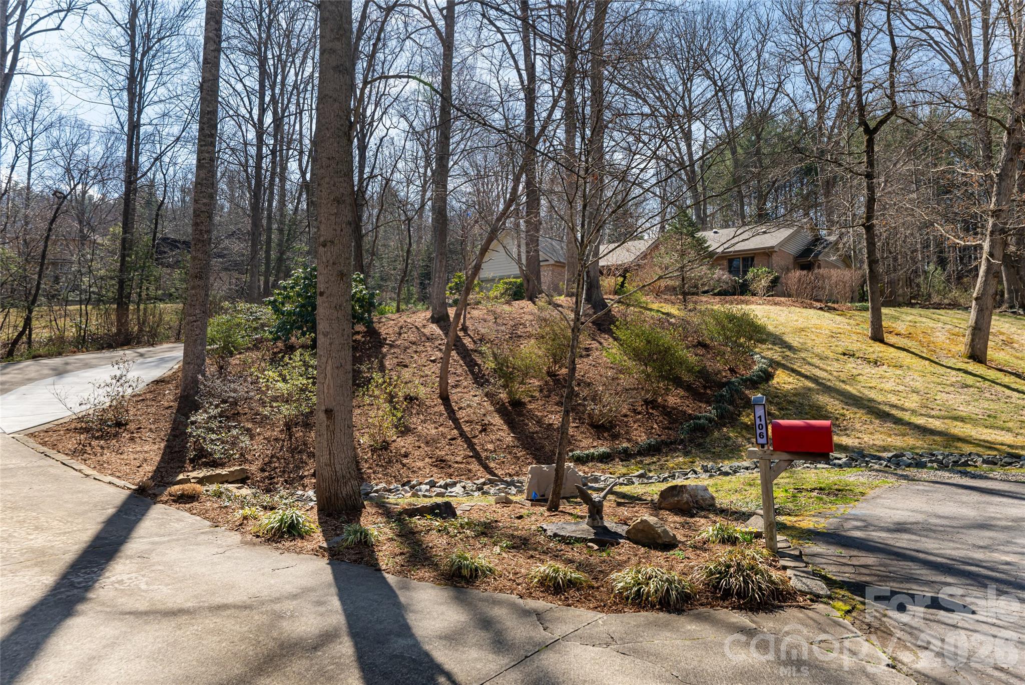 106 Oak Hollow Court — Asheville