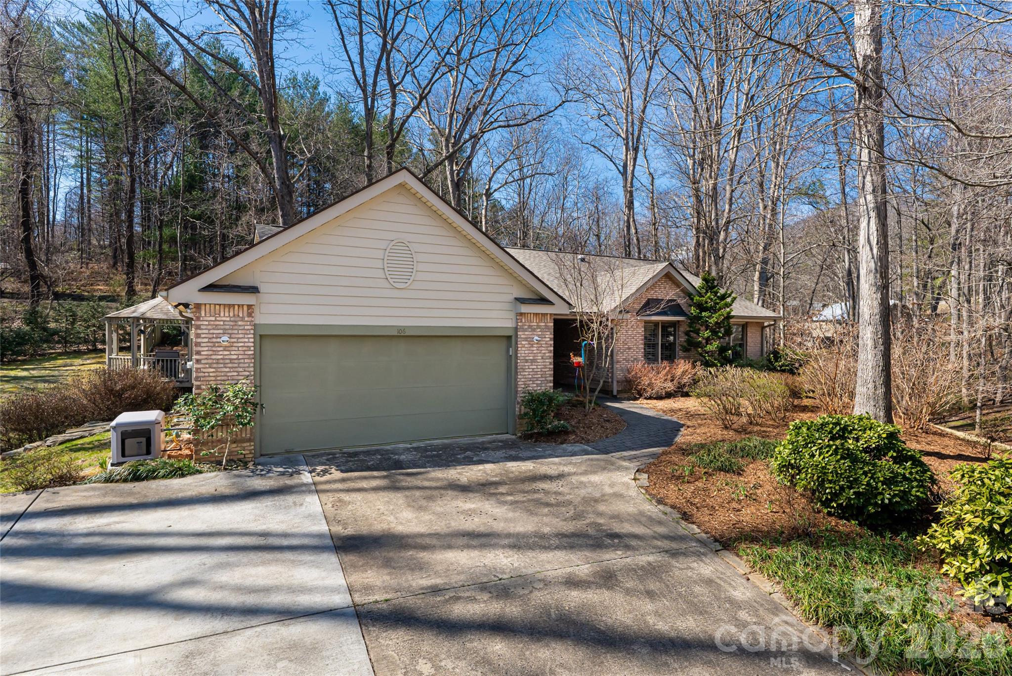 106 Oak Hollow Court — Asheville