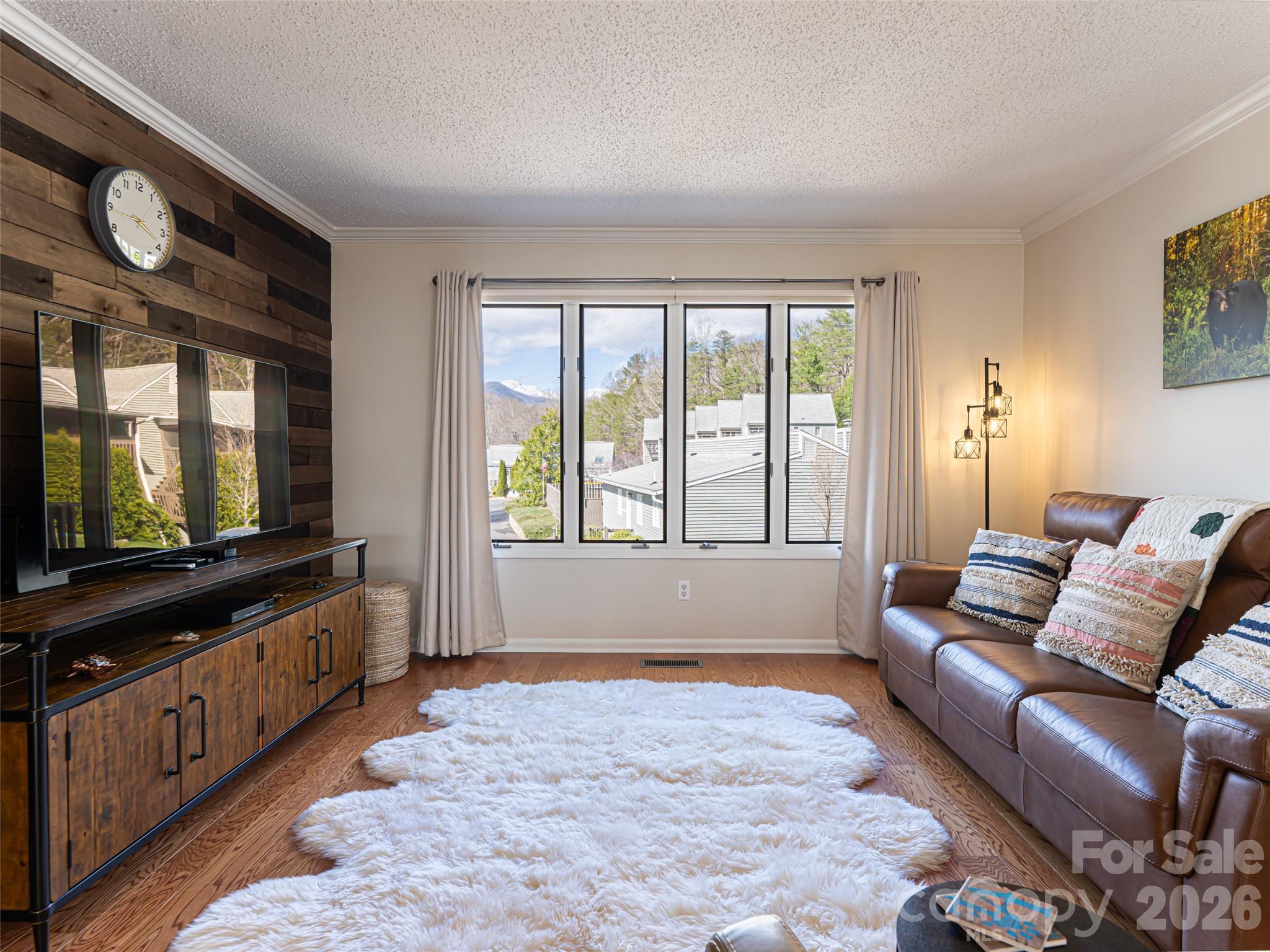 2F Lynx Drive — Black Mountain