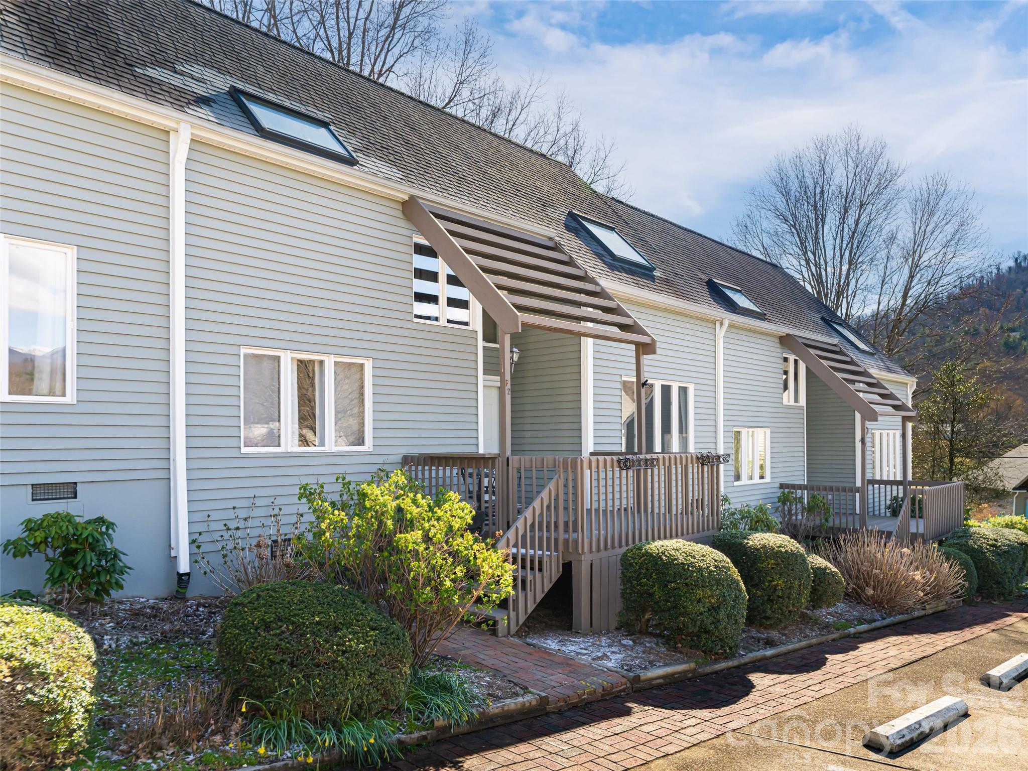 2F Lynx Drive — Black Mountain