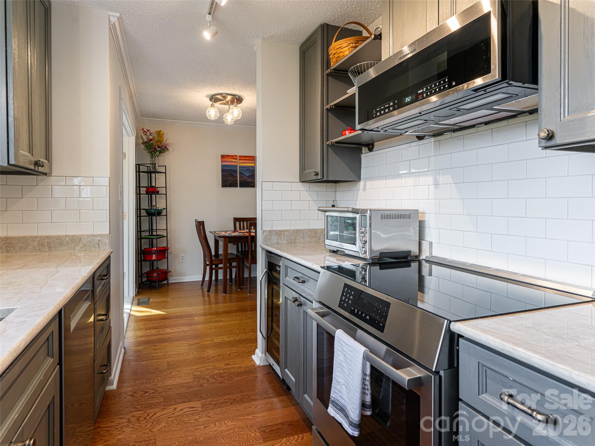 2F Lynx Drive — Black Mountain