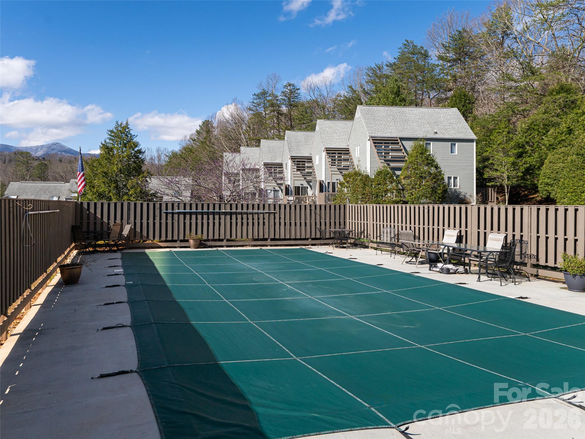2F Lynx Drive — Black Mountain