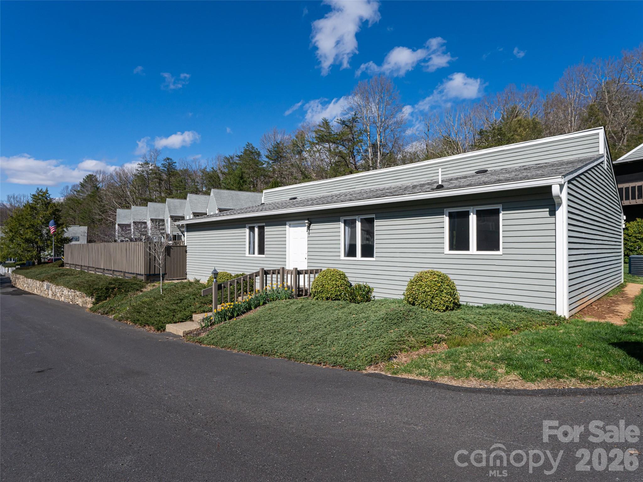 2F Lynx Drive — Black Mountain