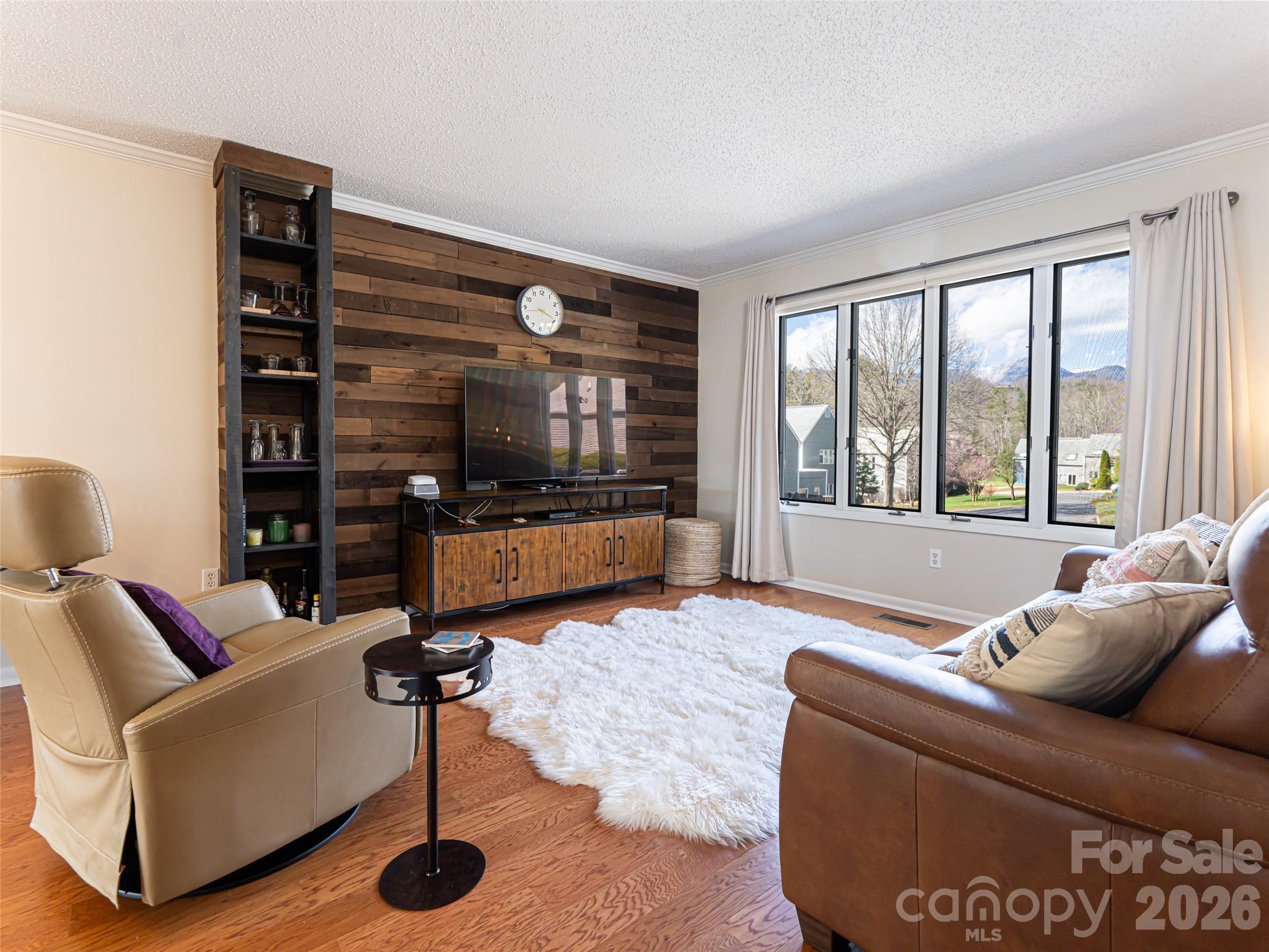 2F Lynx Drive — Black Mountain
