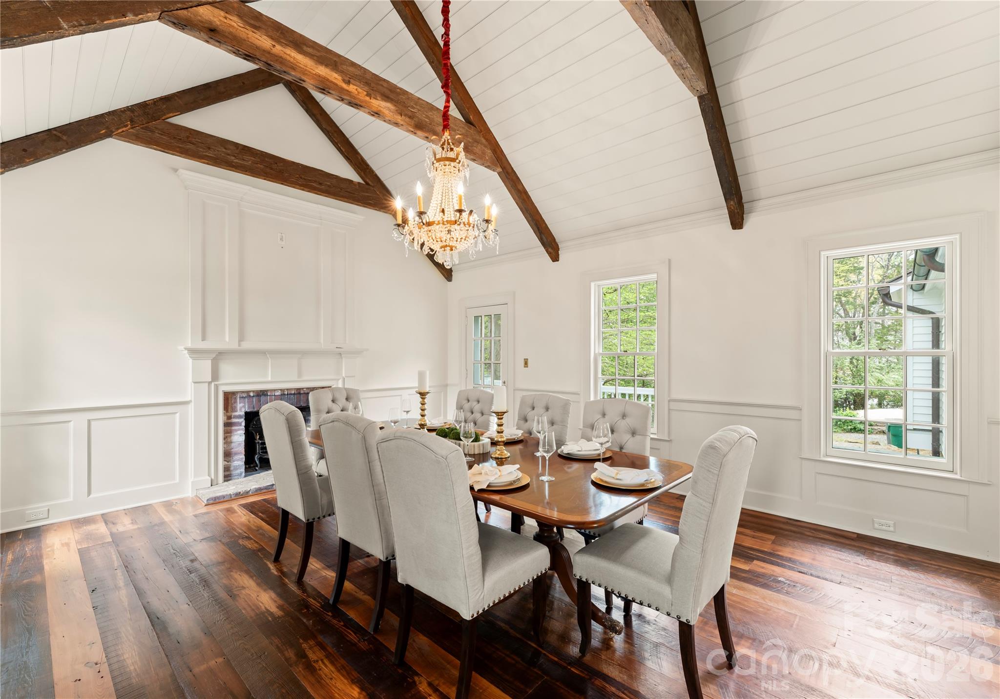 5520 Sharon View Road — Charlotte
