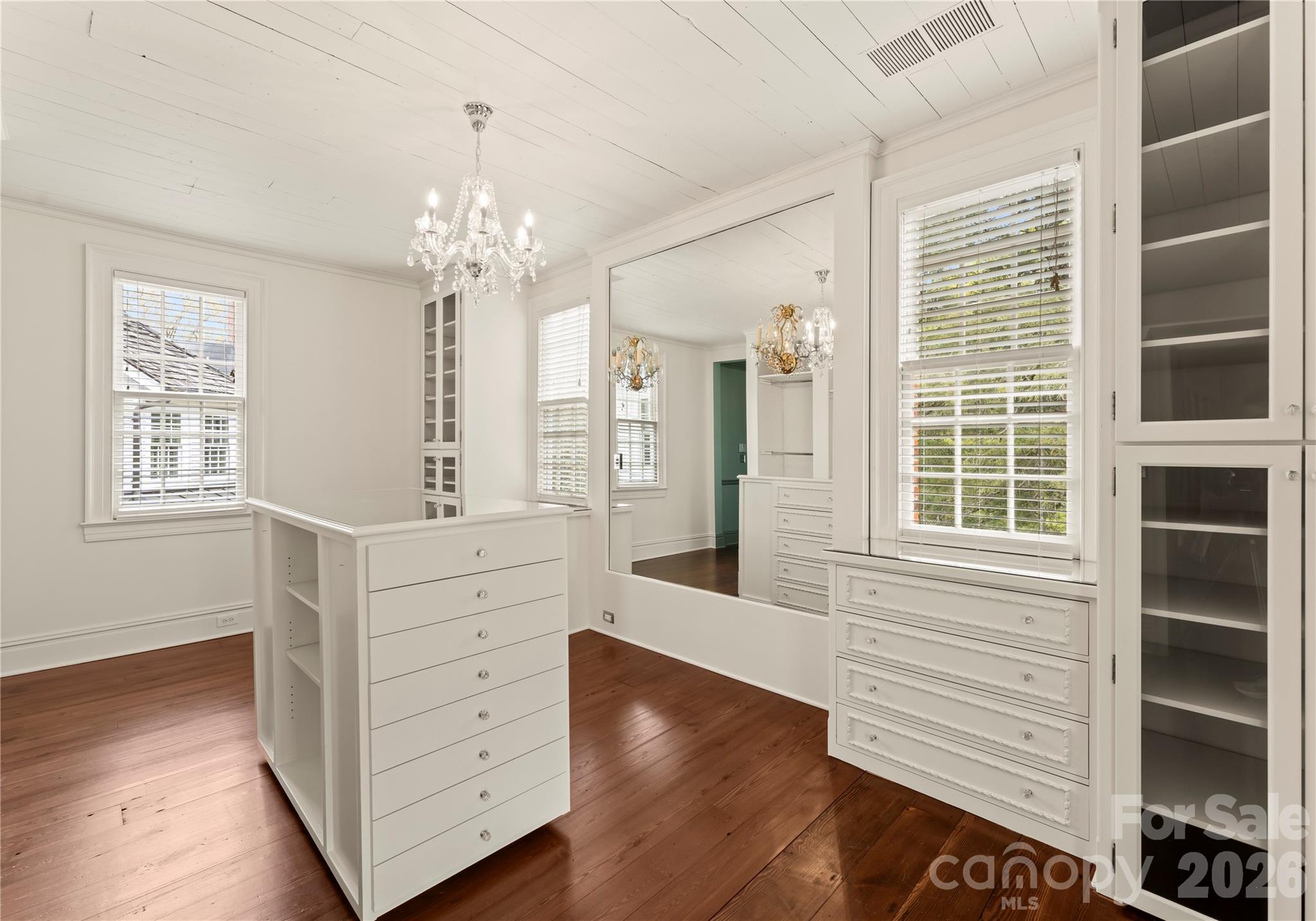 5520 Sharon View Road — Charlotte