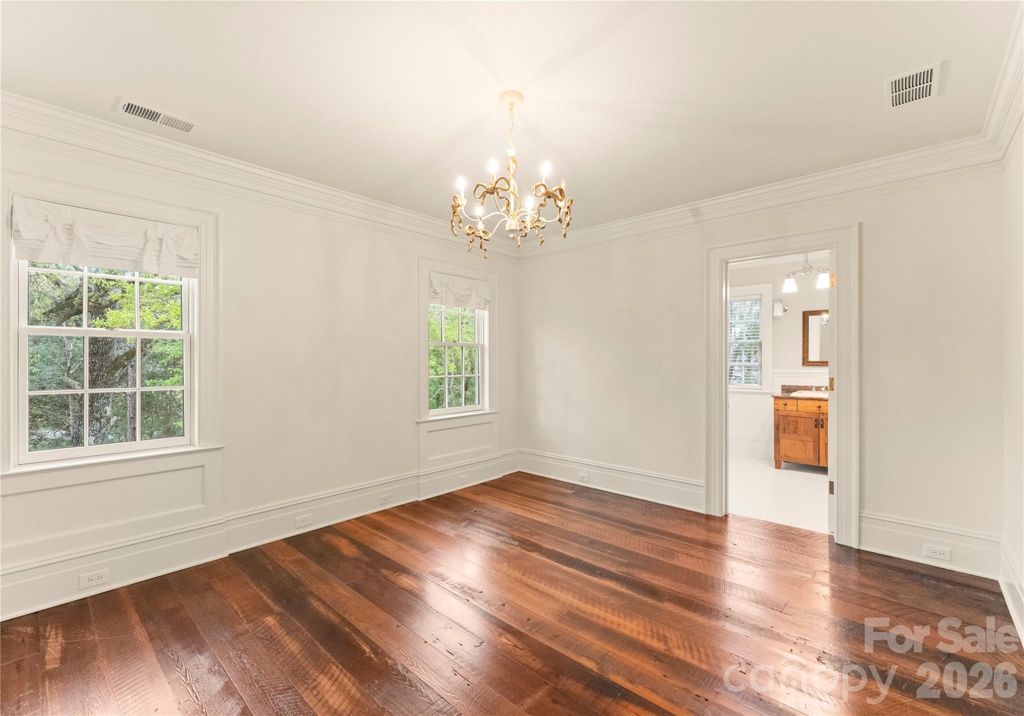 5520 Sharon View Road — Charlotte