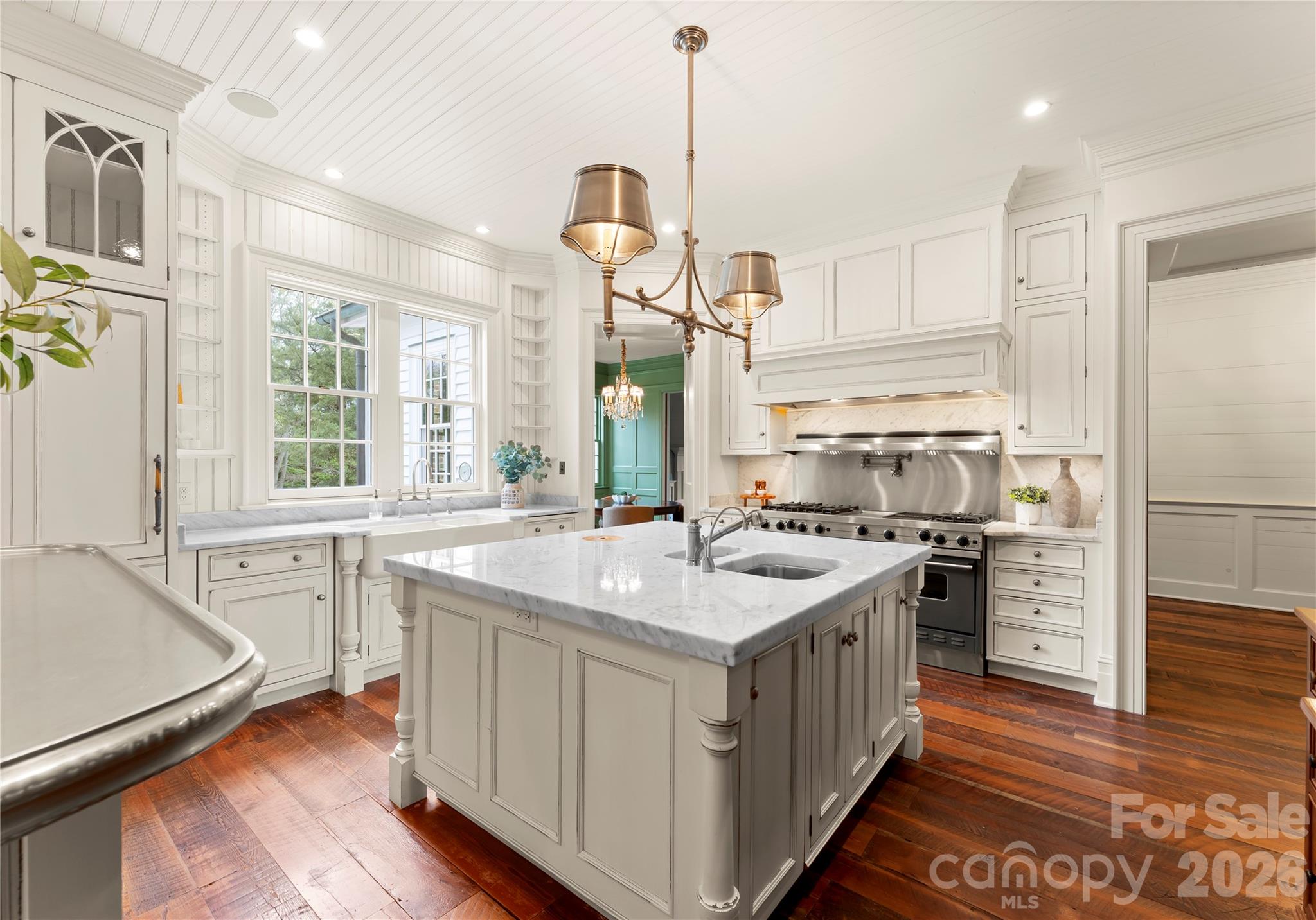 5520 Sharon View Road — Charlotte