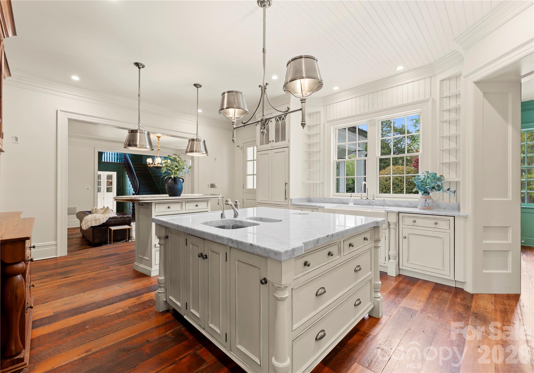 5520 Sharon View Road — Charlotte