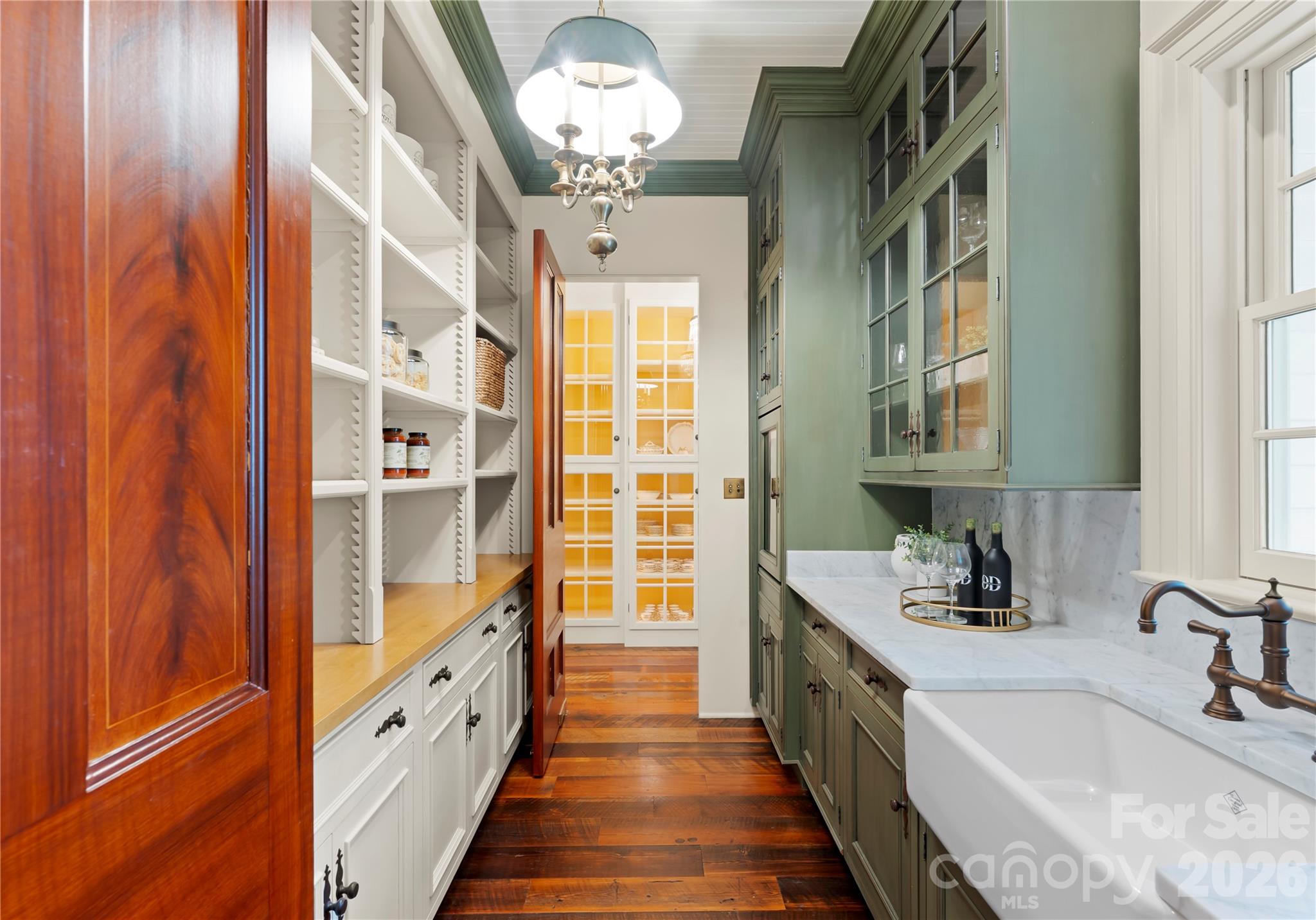 5520 Sharon View Road — Charlotte