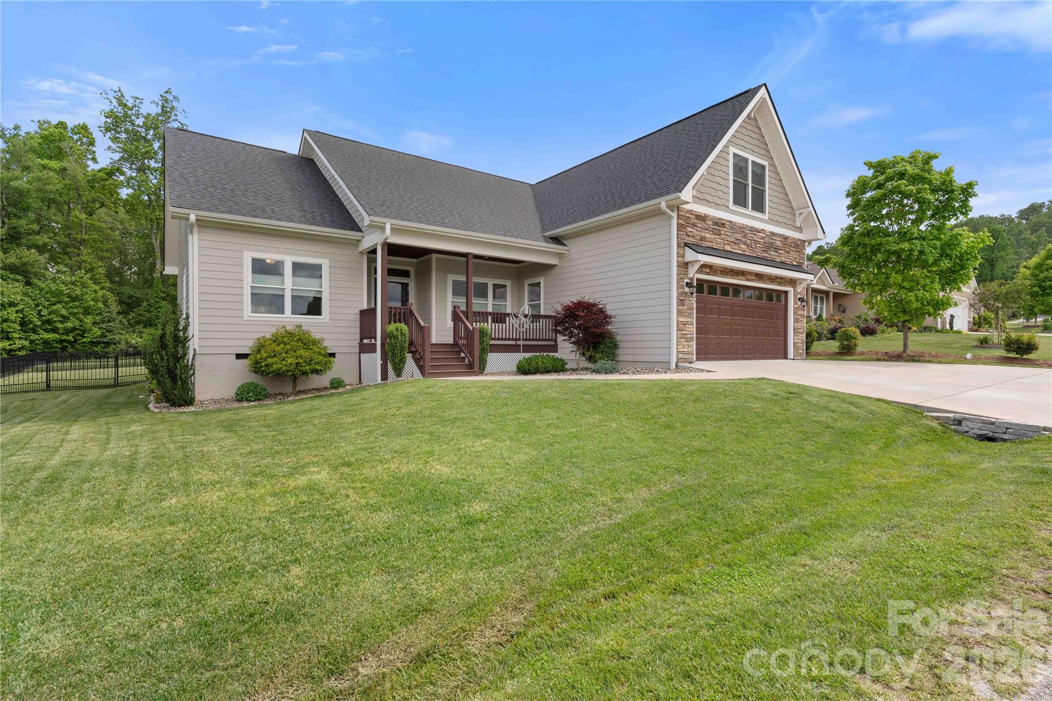 806 Blacksmith Run Drive — Hendersonville