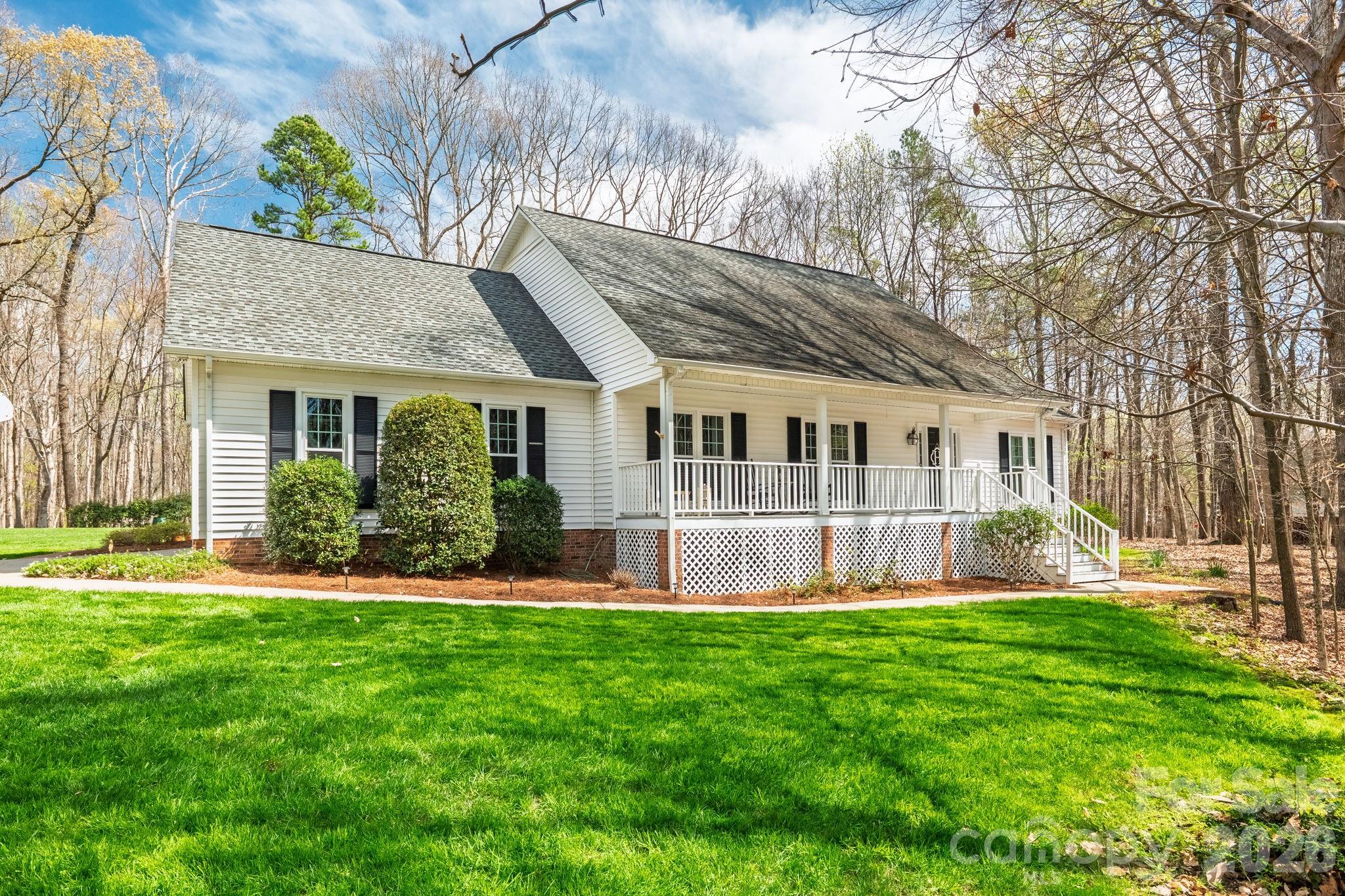 801 Reverdy Lane — Matthews