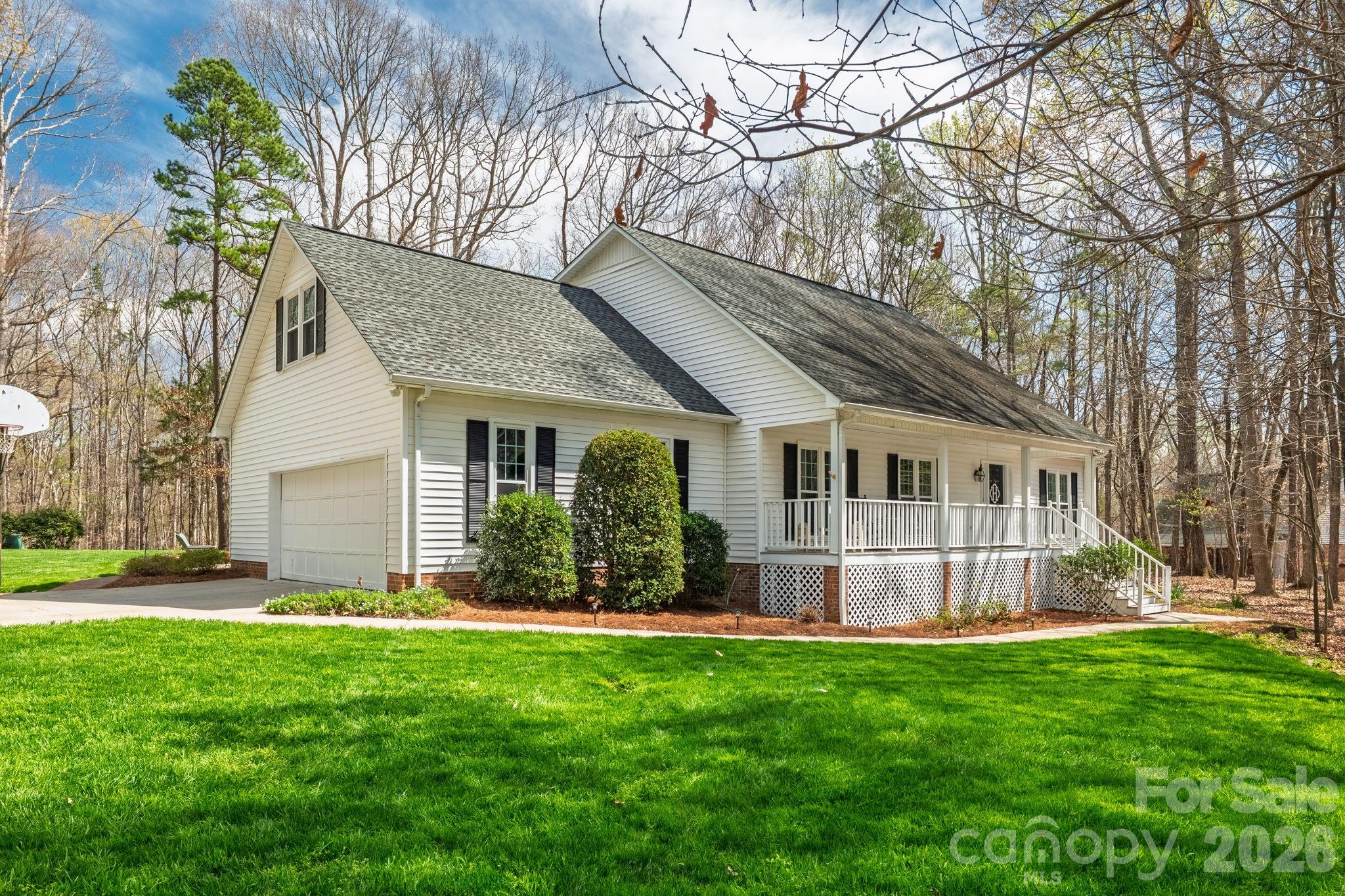 801 Reverdy Lane — Matthews