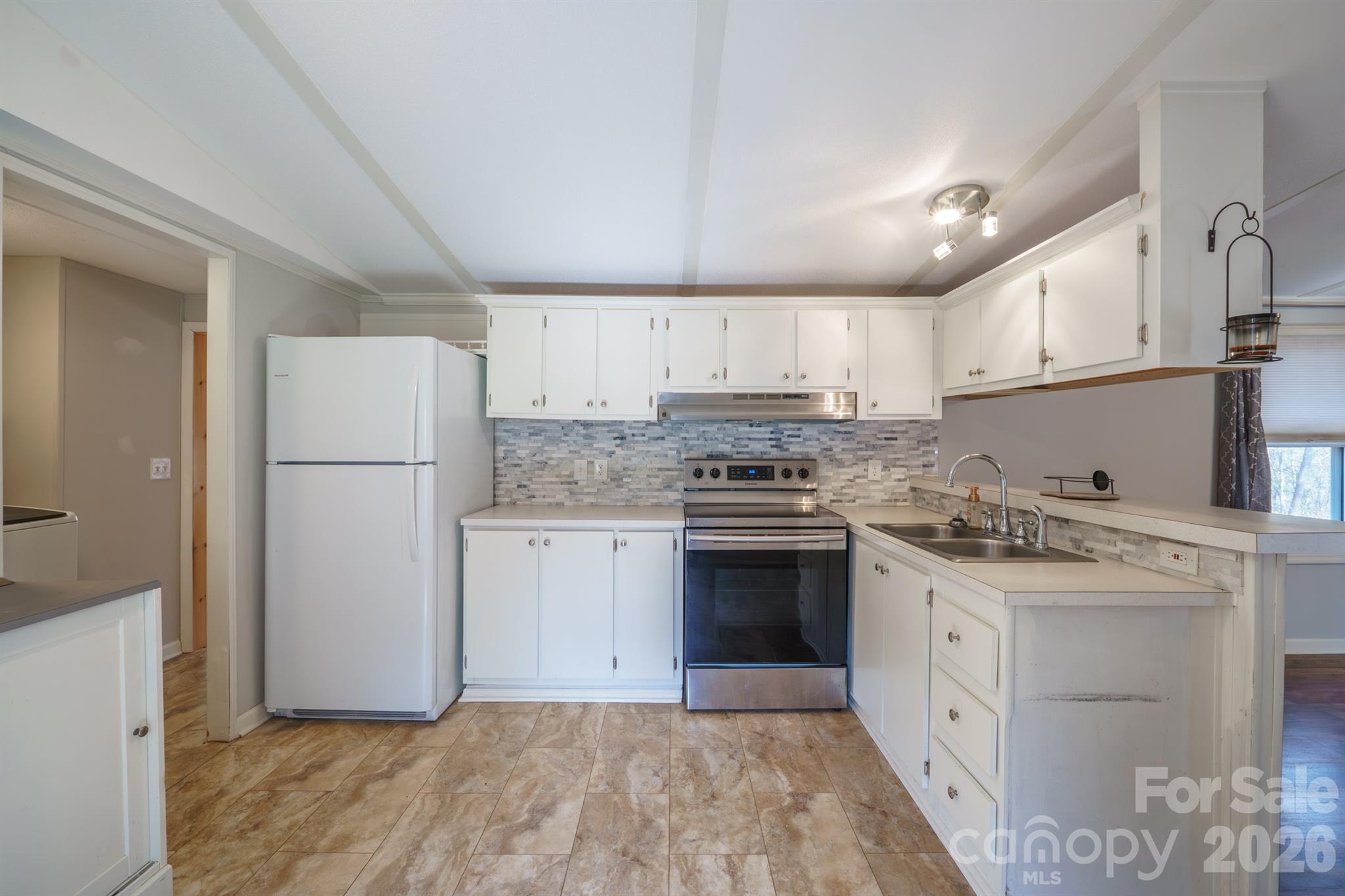 222 Summertree Drive — Troutman