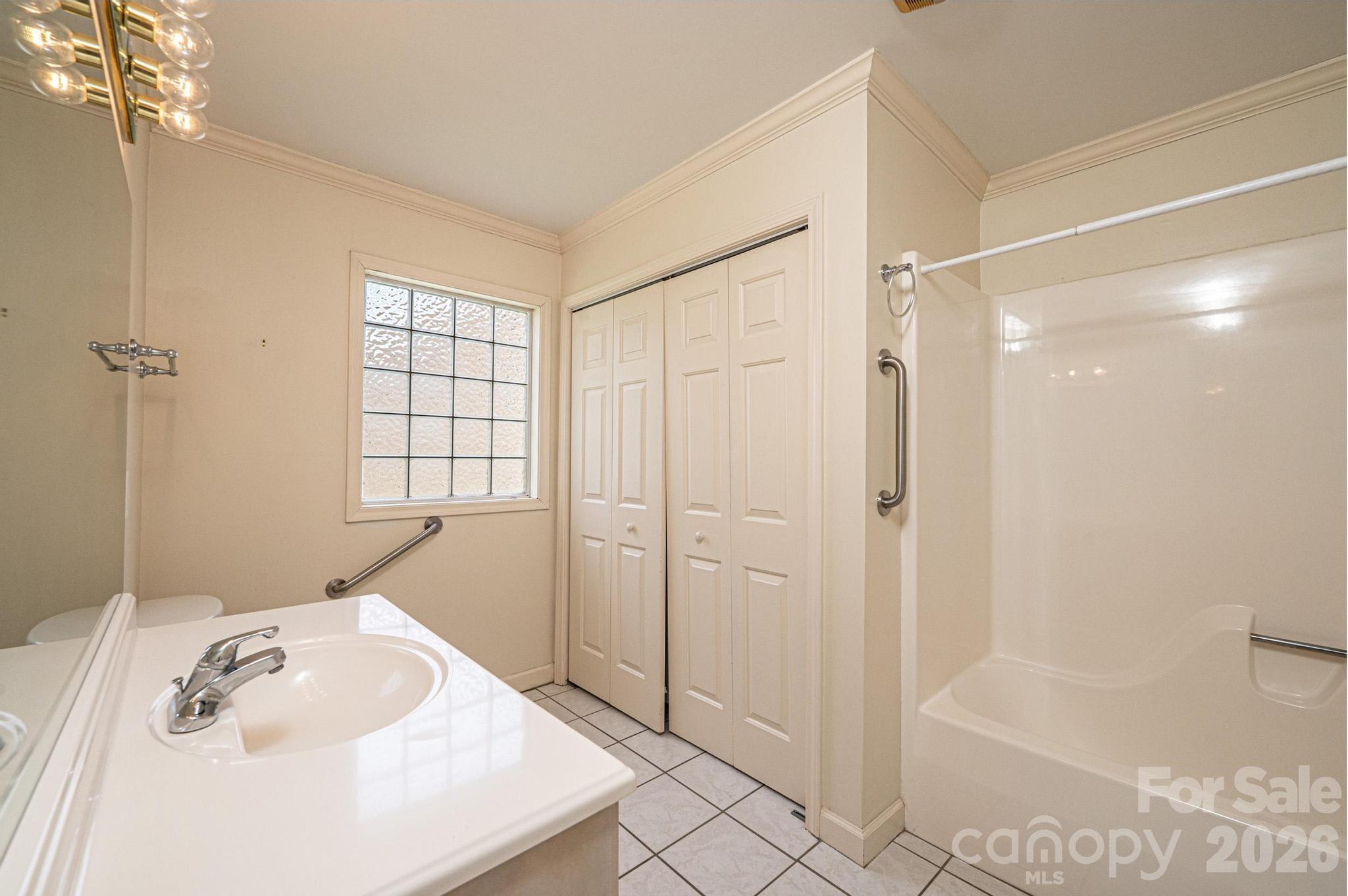 142 39th Avenue Court NW — Hickory