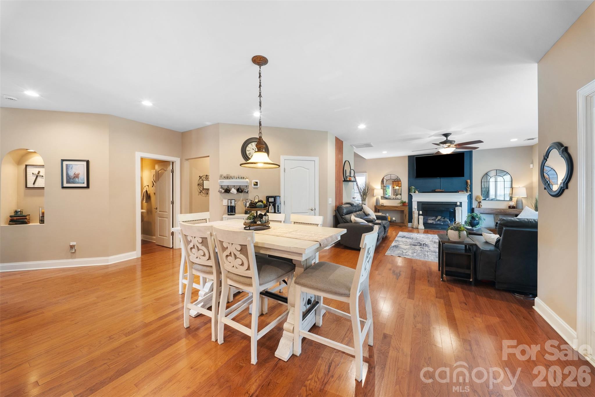 8715 Savannah Road — Harrisburg