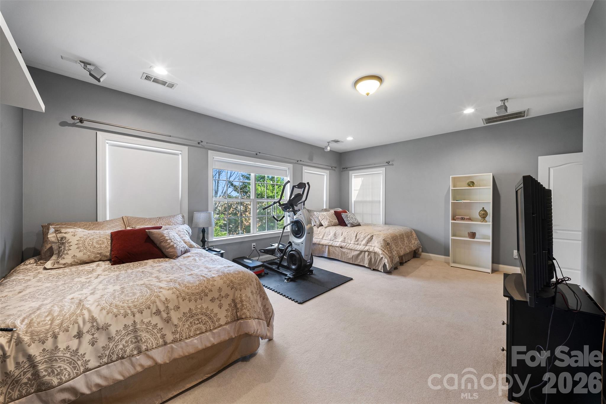 8715 Savannah Road — Harrisburg