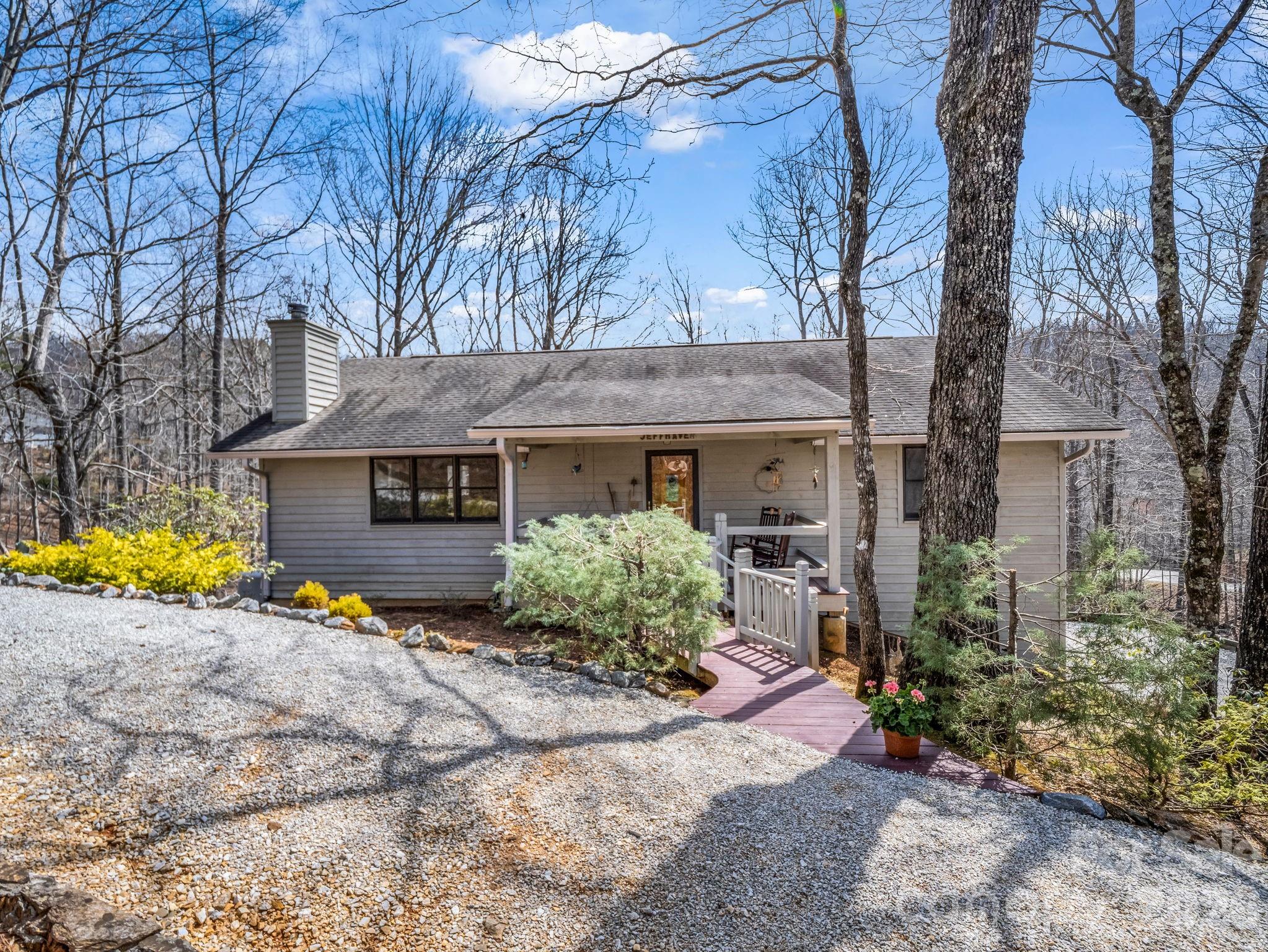780 Rixhaven Drive — Saluda