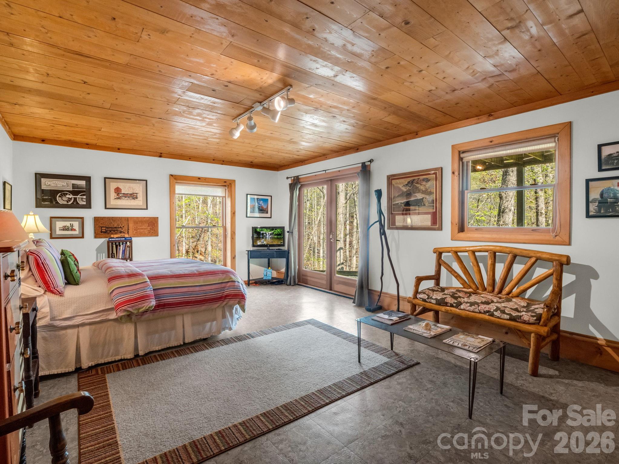 780 Rixhaven Drive — Saluda