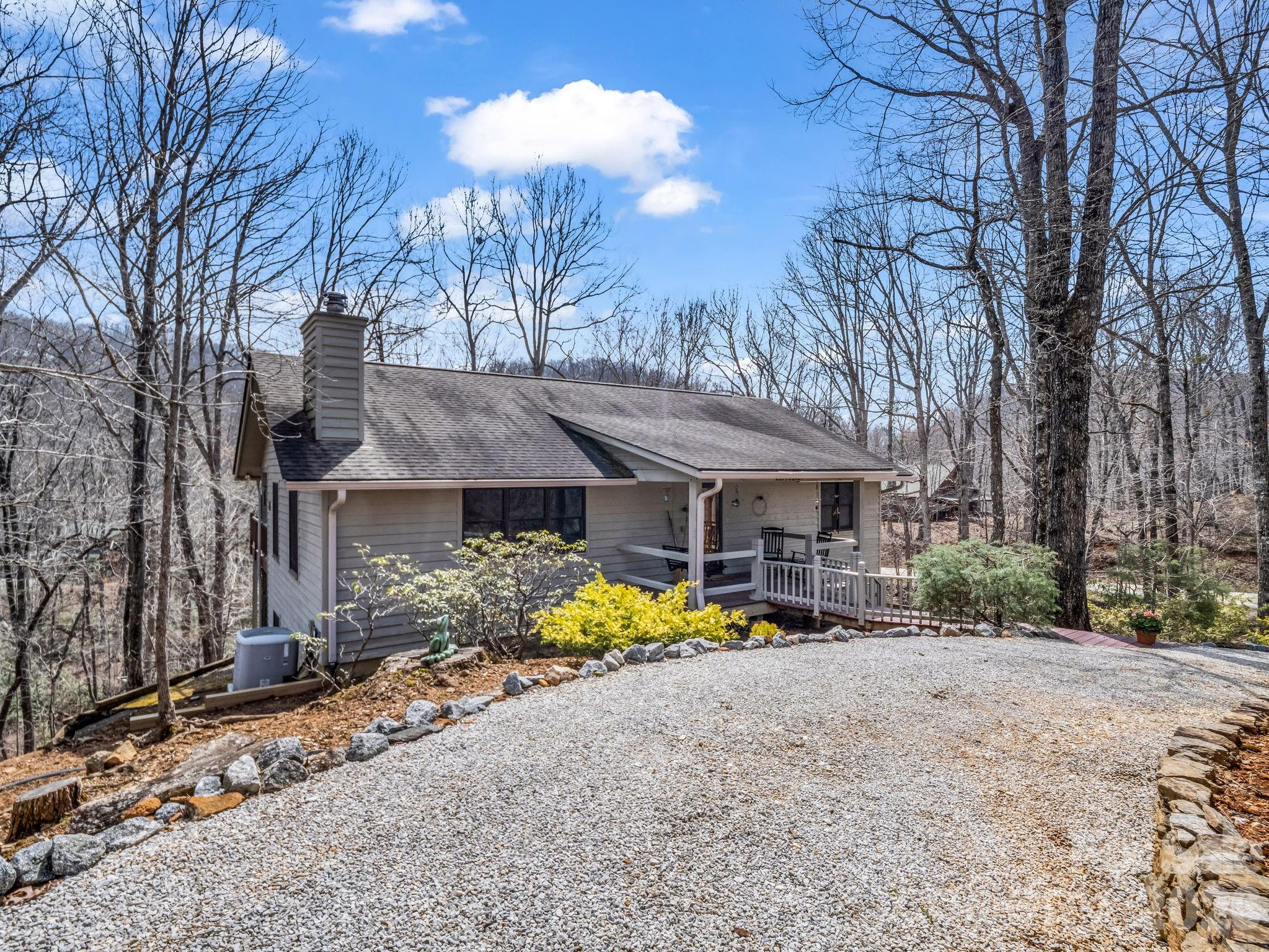 780 Rixhaven Drive — Saluda