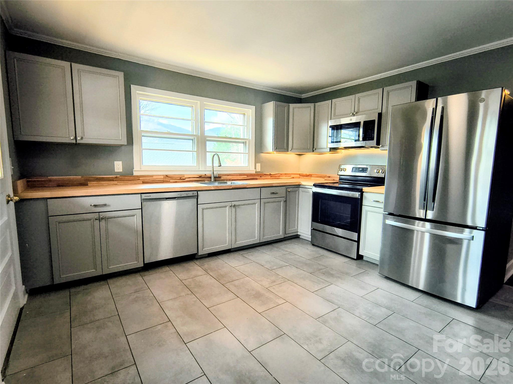 143 Tabernacle Road — Black Mountain