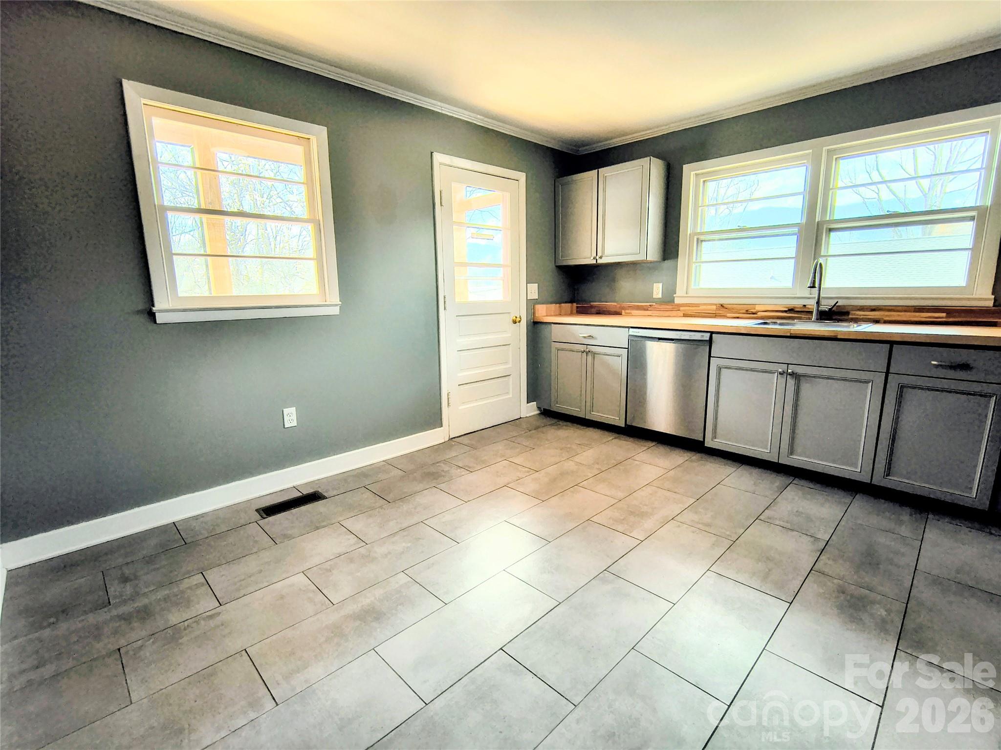 143 Tabernacle Road — Black Mountain