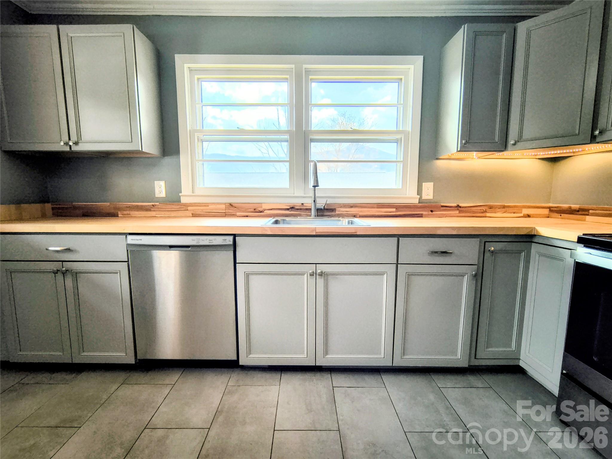 143 Tabernacle Road — Black Mountain