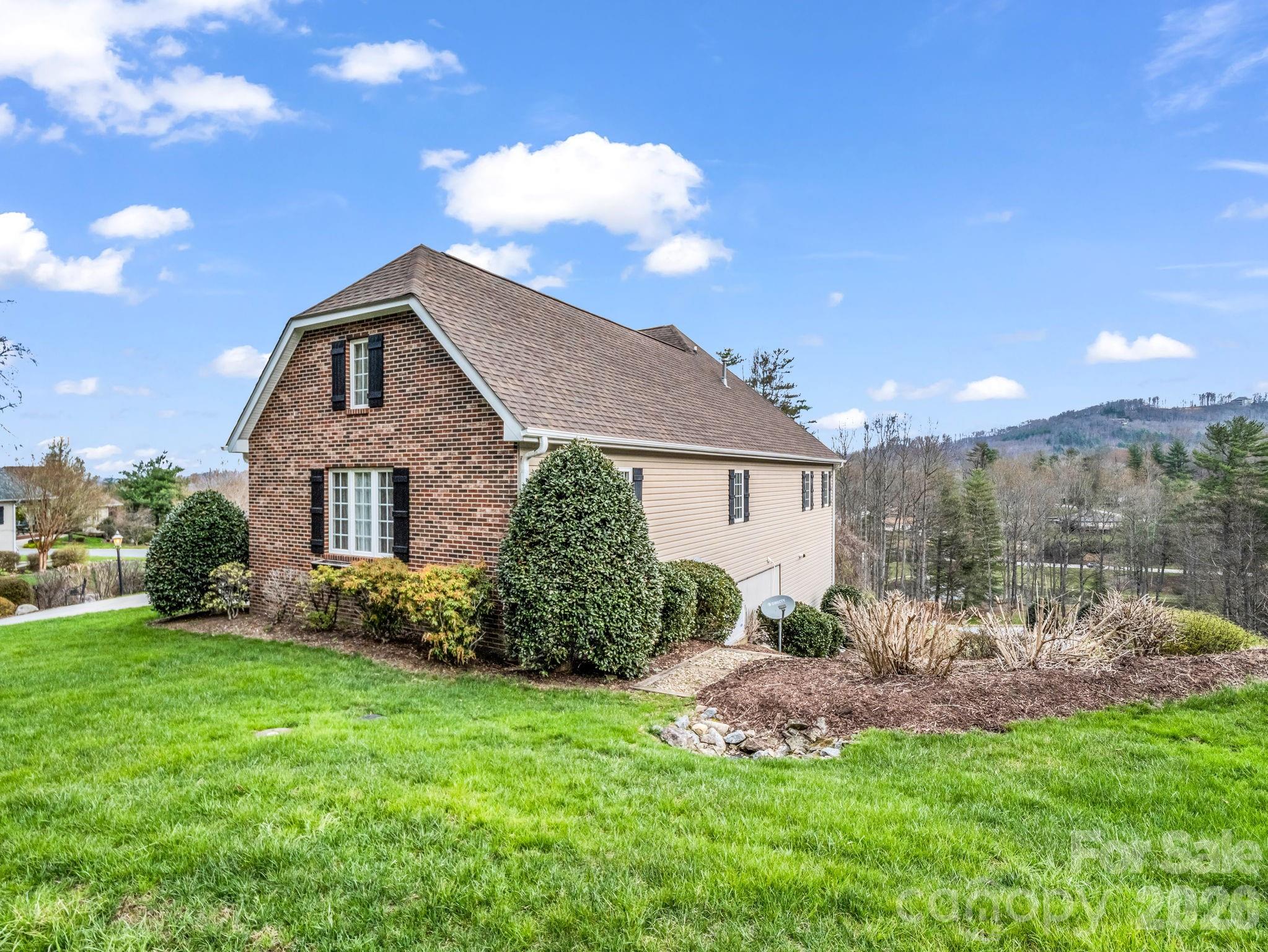 29 Spring Heights Court — Hendersonville