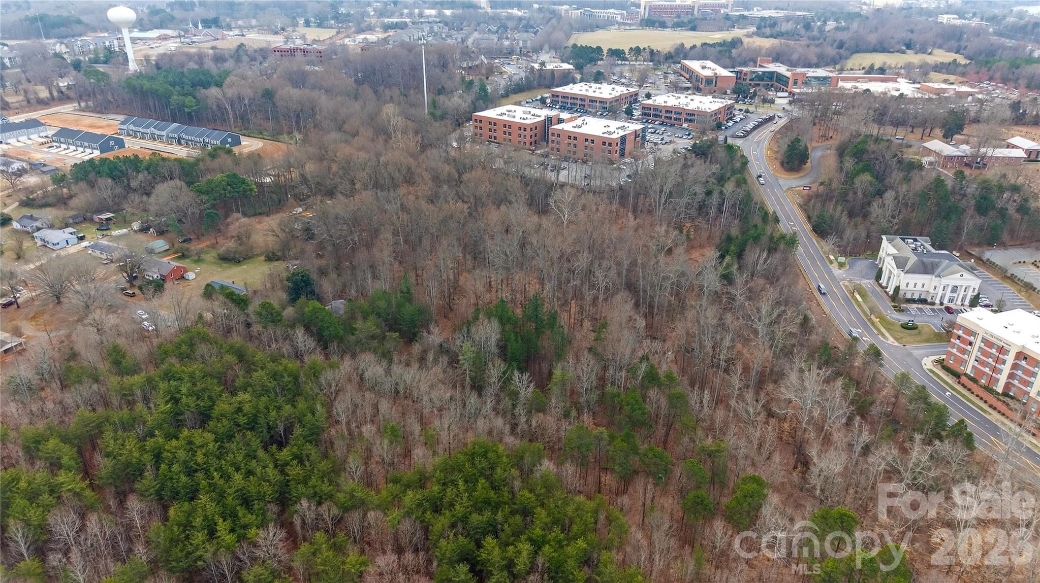 169 Crossrail Road — Mooresville