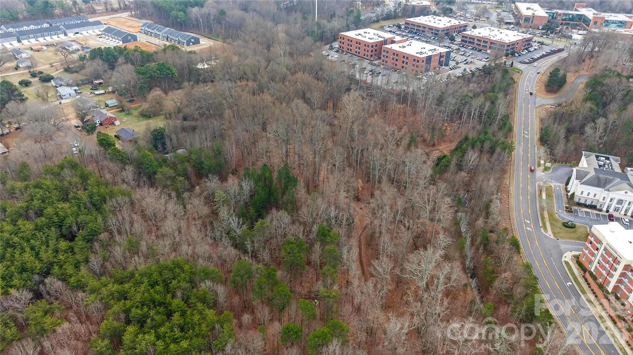 169 Crossrail Road — Mooresville
