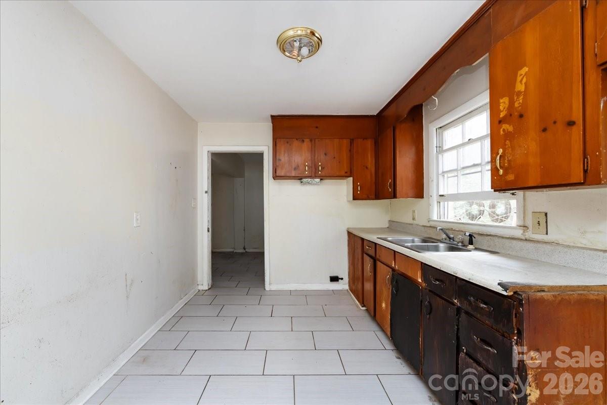 1628 Eastway Drive — Charlotte