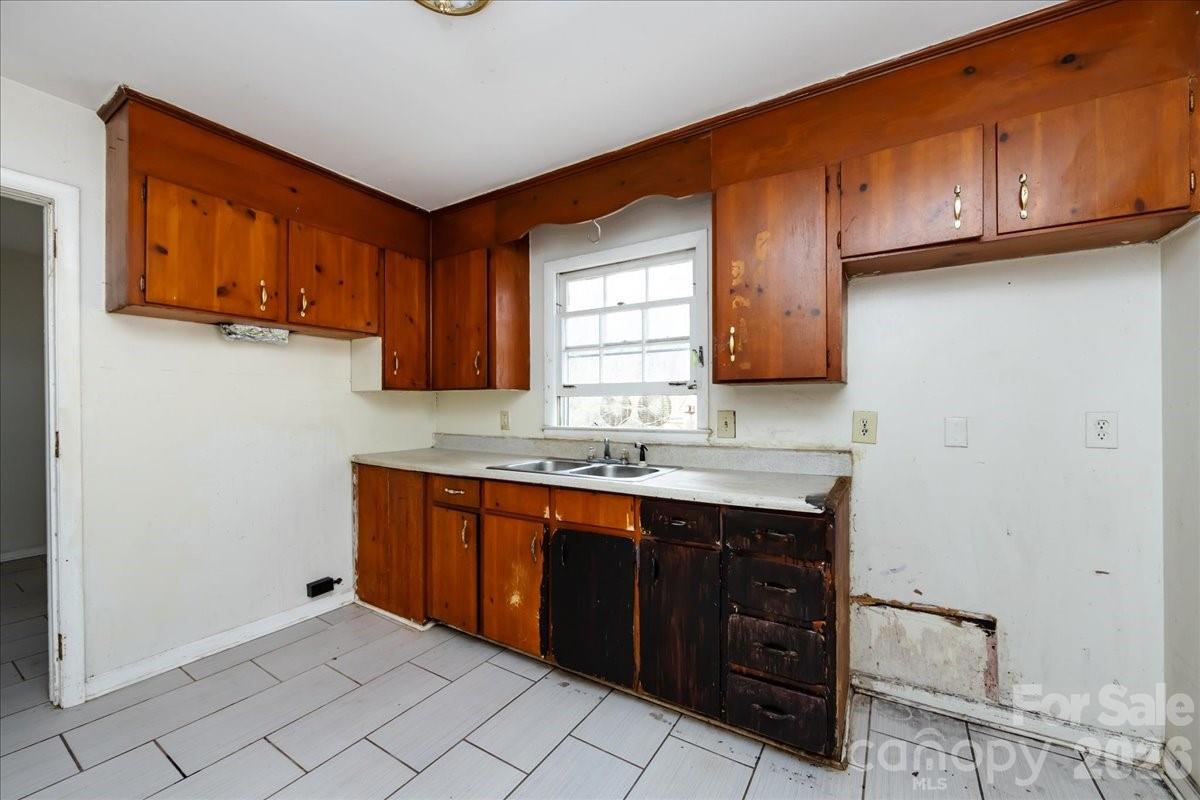 1628 Eastway Drive — Charlotte