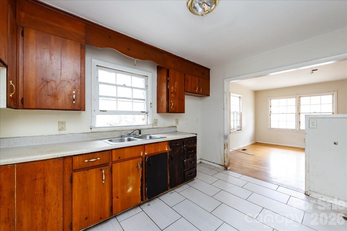 1628 Eastway Drive — Charlotte