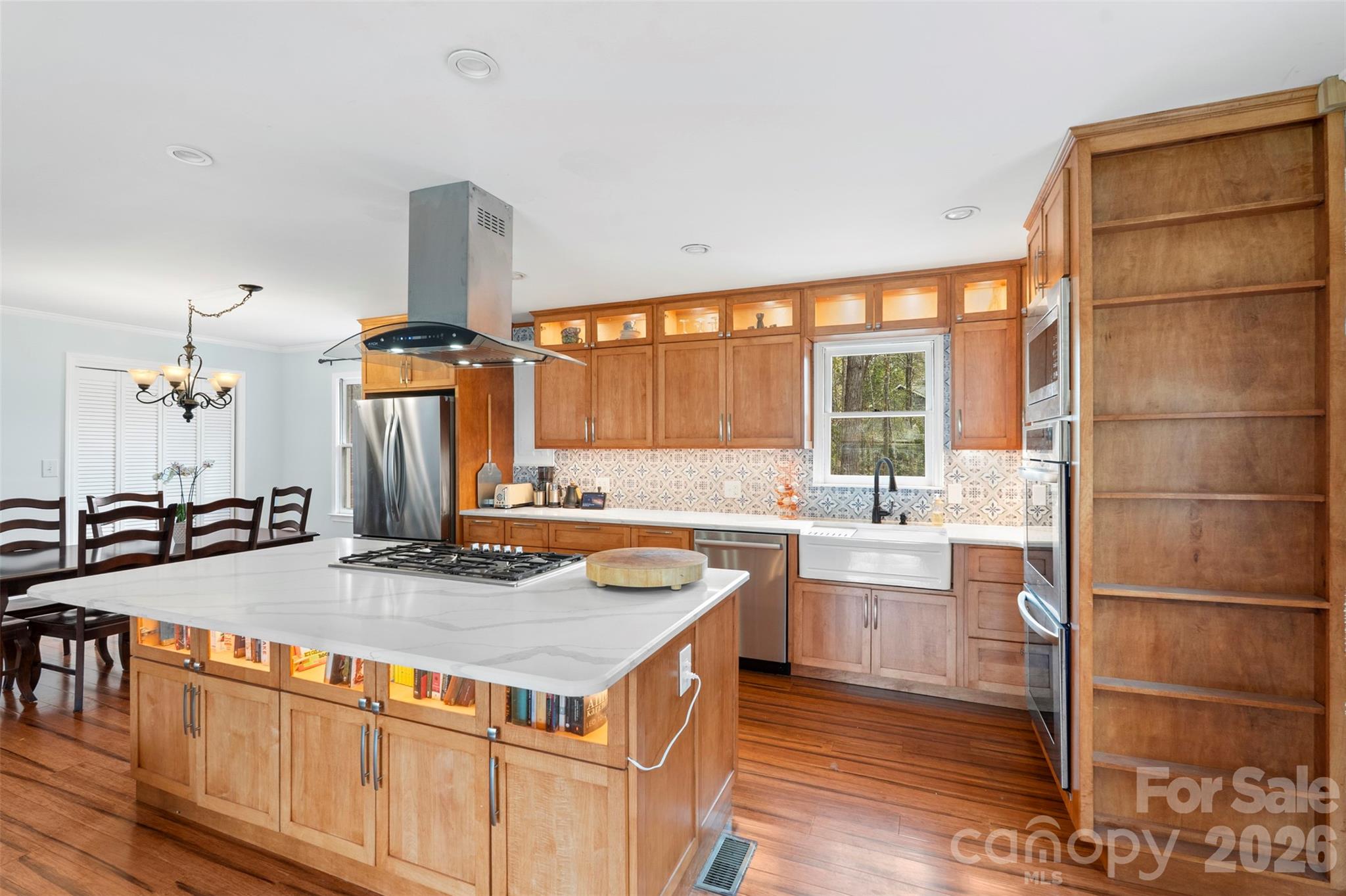 1122 Pine Knot Court — Clover