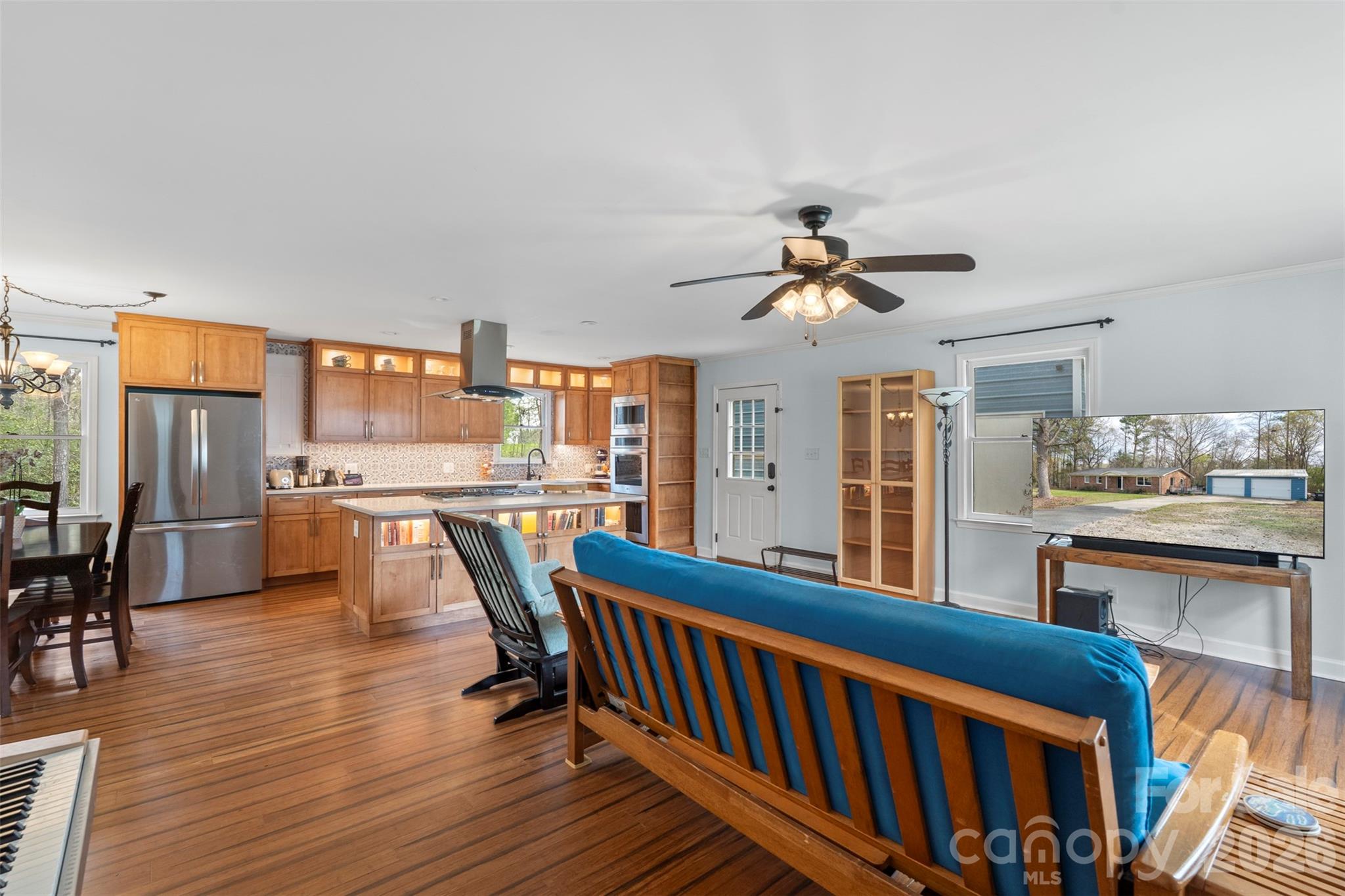 1122 Pine Knot Court — Clover