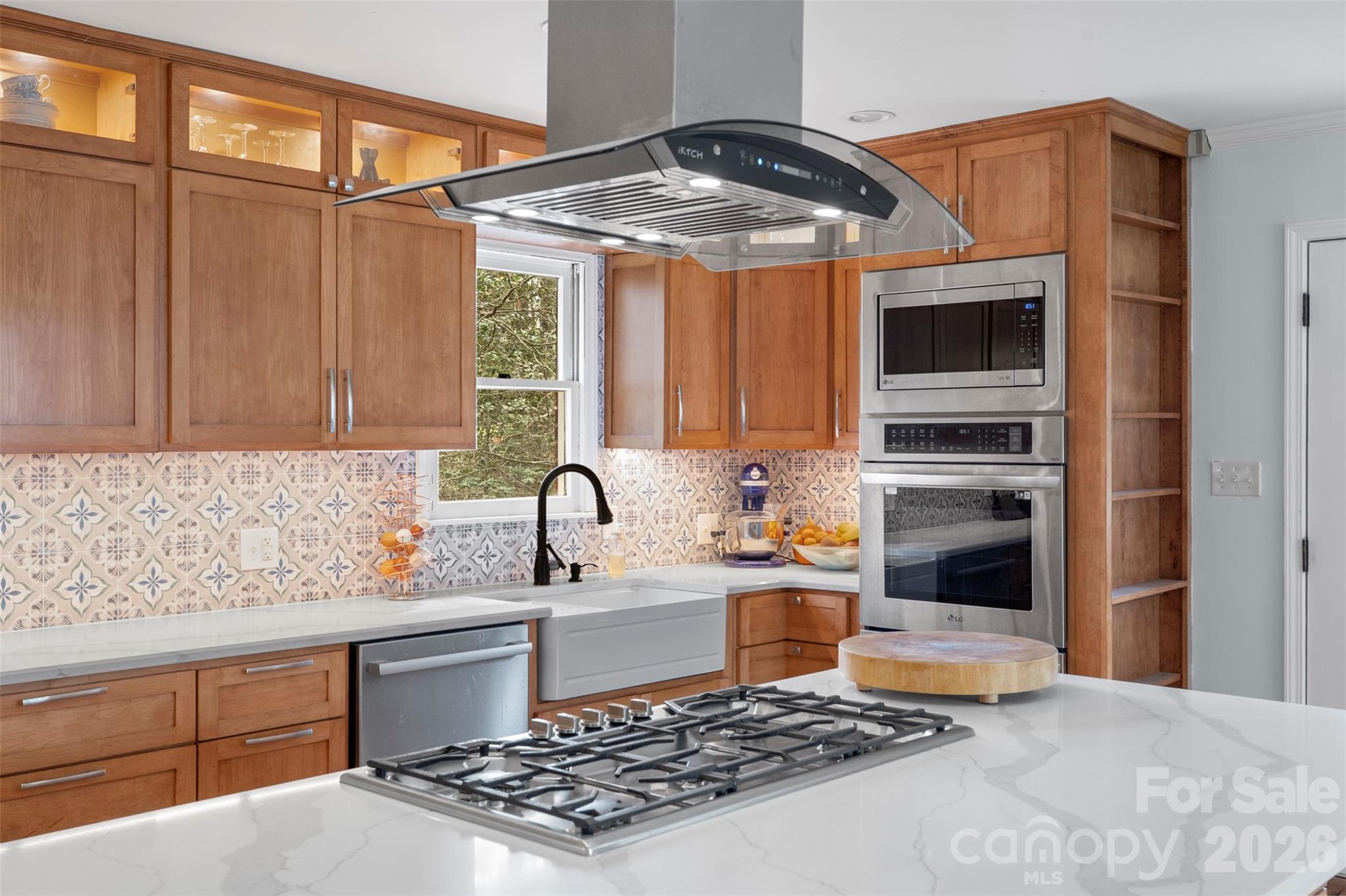 1122 Pine Knot Court — Clover