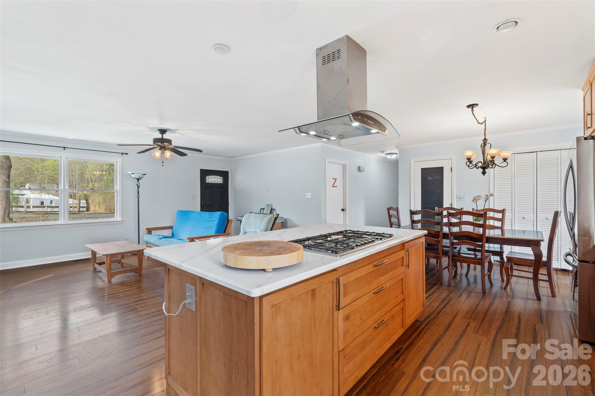 1122 Pine Knot Court — Clover